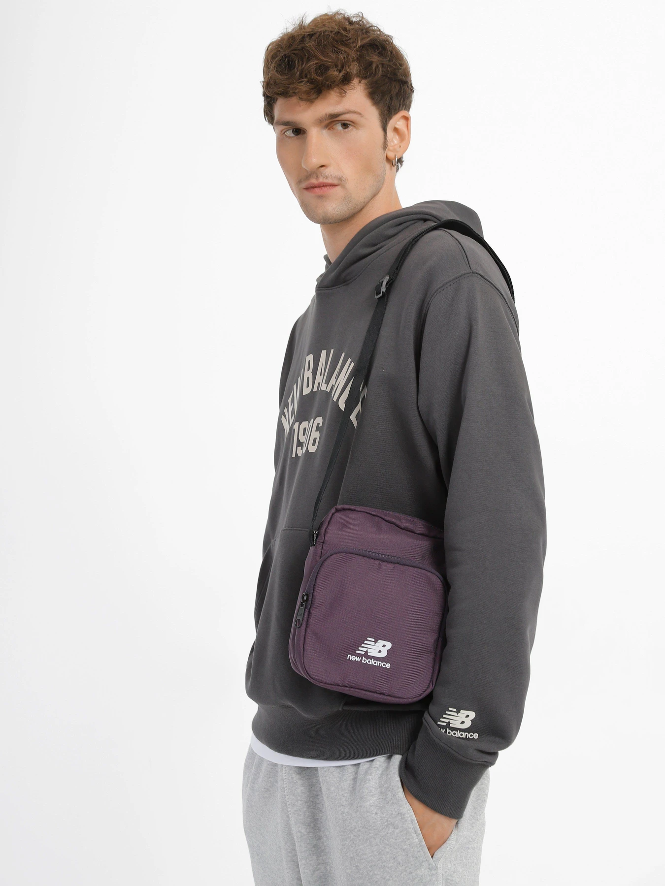Сумки New Balance Sling модель LAB23017ILL Сумки New Balance Sling модель LAB23017ILL Фото