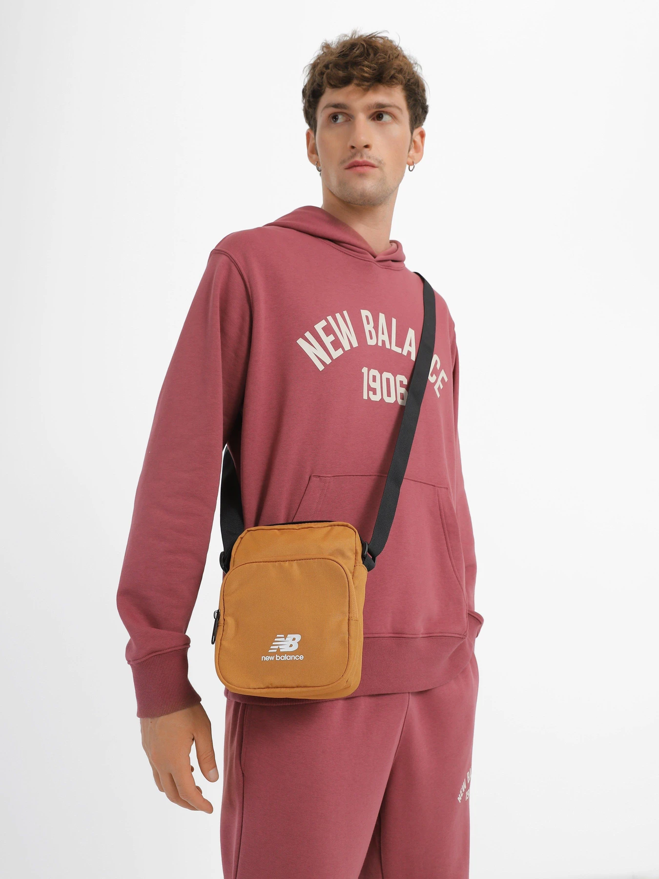 Сумки New Balance Sling модель LAB23017TOB Сумки New Balance Sling модель LAB23017TOB Фото