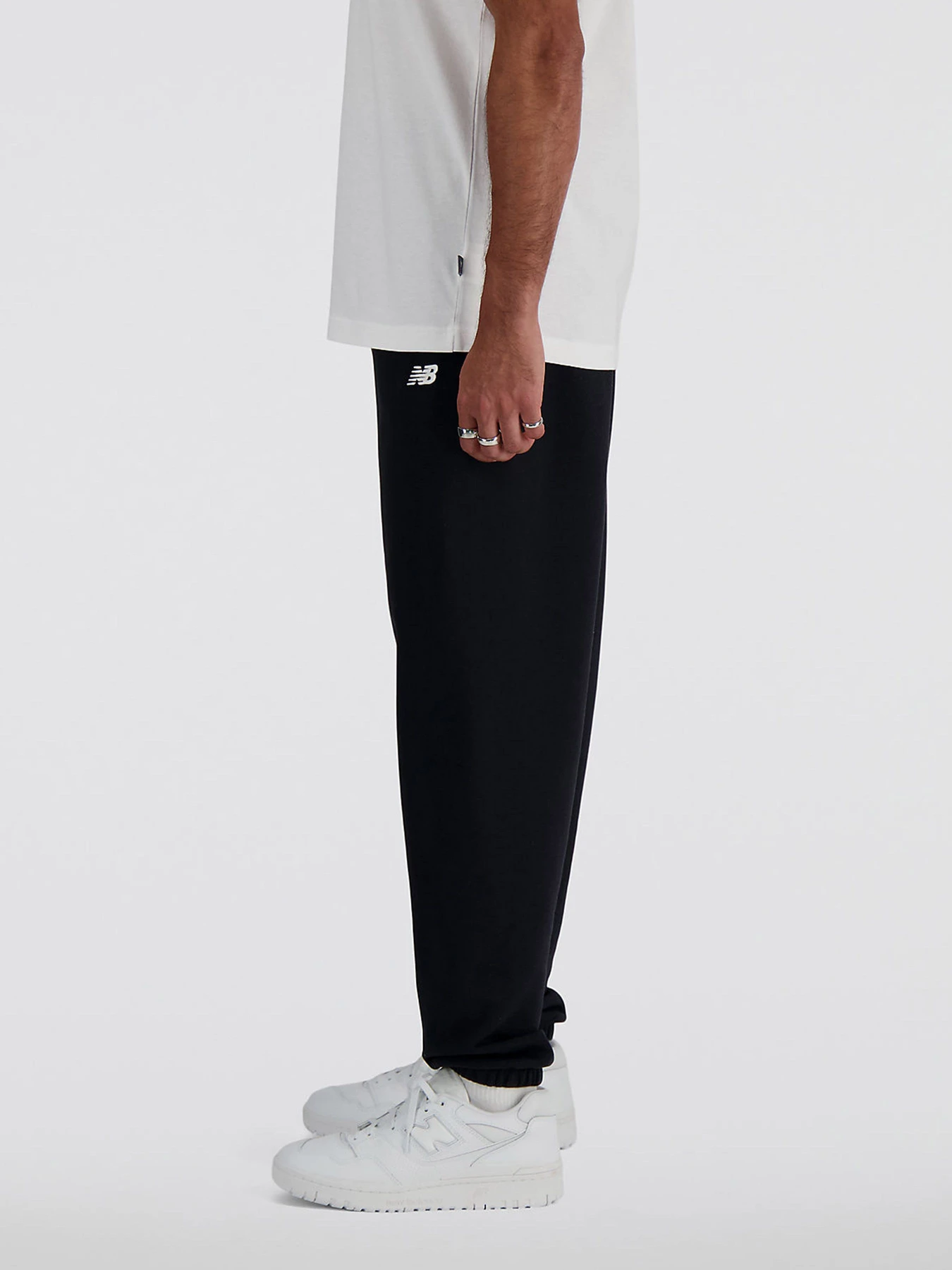 Штани New Balance SMALL LOGO модель MP41519BK Штани New Balance SMALL LOGO модель MP41519BK Фото