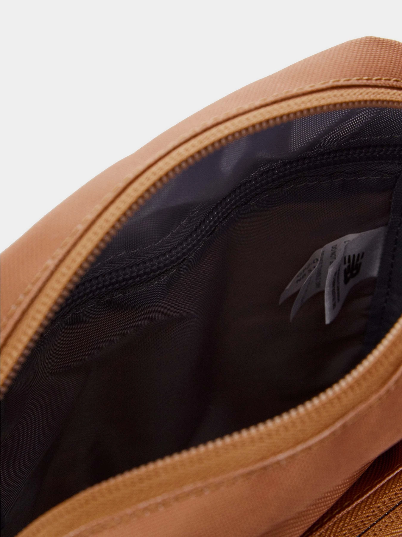Сумки New Balance SLING модель LAB23124WUT Сумки New Balance SLING модель LAB23124WUT Фото