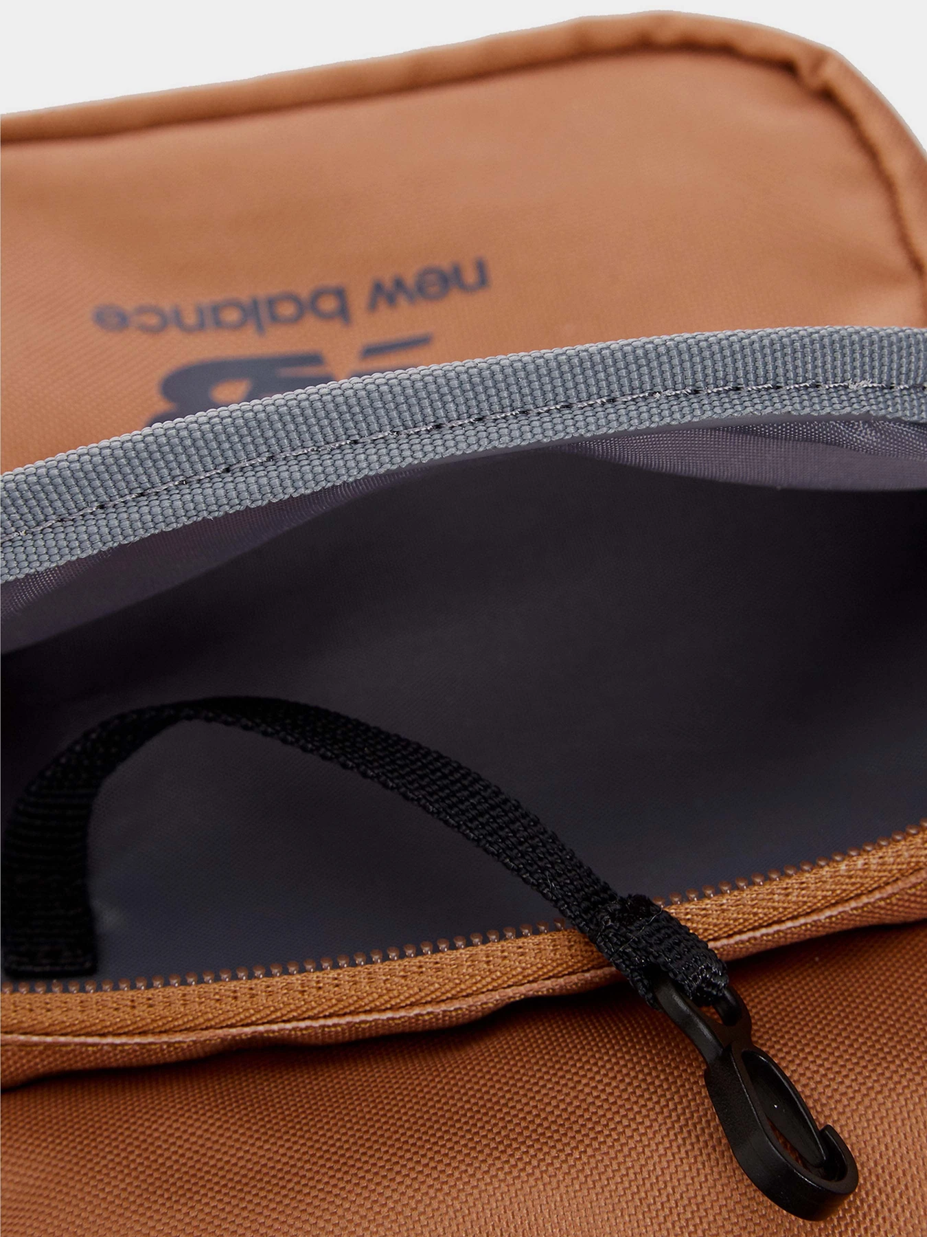 Сумки New Balance SLING модель LAB23124WUT Сумки New Balance SLING модель LAB23124WUT Фото