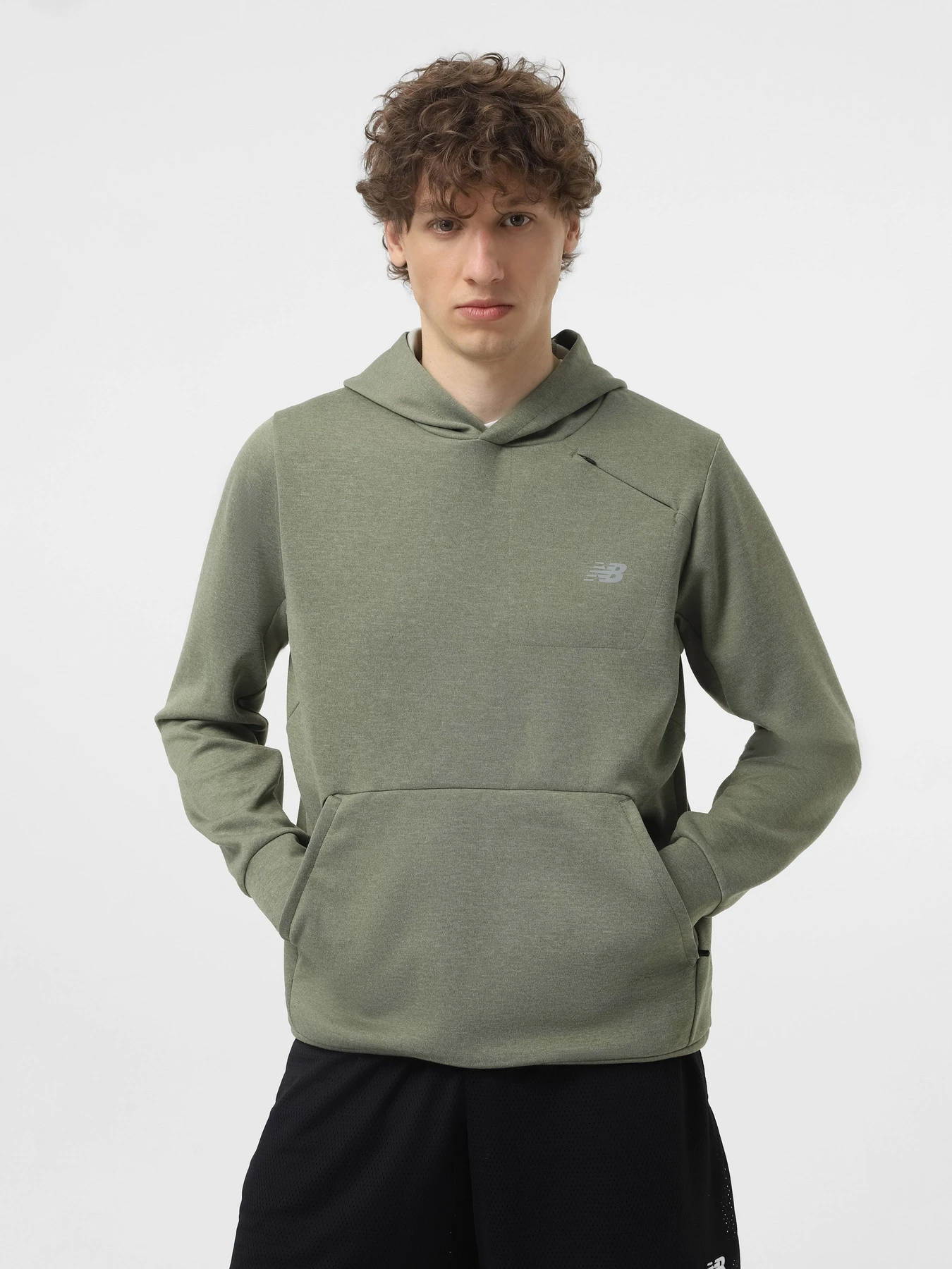Худи и свитшоты New Balance TECH KNIT модель MT41139DEK Худи и свитшоты New Balance TECH KNIT модель MT41139DEK Фото