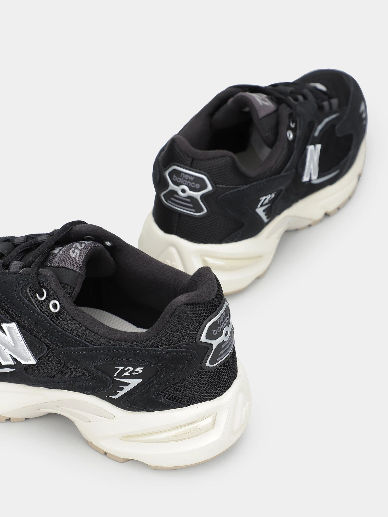 Кроссовки New Balance 725 модель ML725BB Кроссовки New Balance 725 модель ML725BB Фото