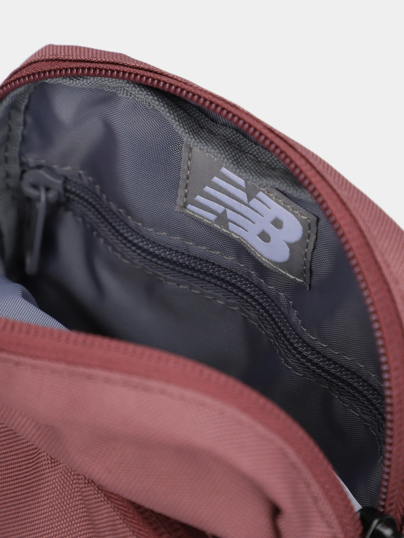 Сумки New Balance SLING модель LAB23124LIE Сумки New Balance SLING модель LAB23124LIE Фото