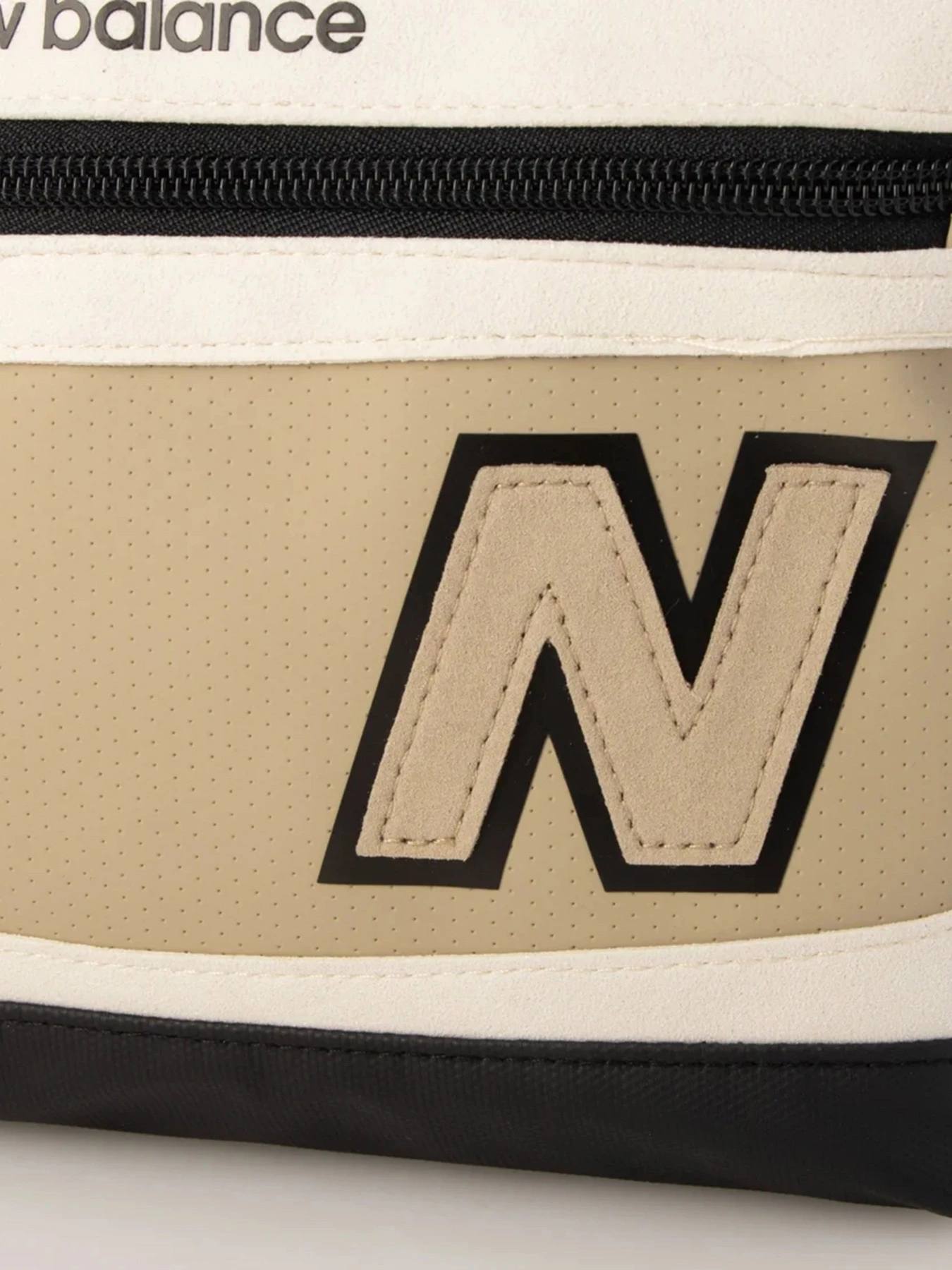 Сумки New Balance LEGACY SHOULDER модель LAB23106SOT Сумки New Balance LEGACY SHOULDER модель LAB23106SOT Фото