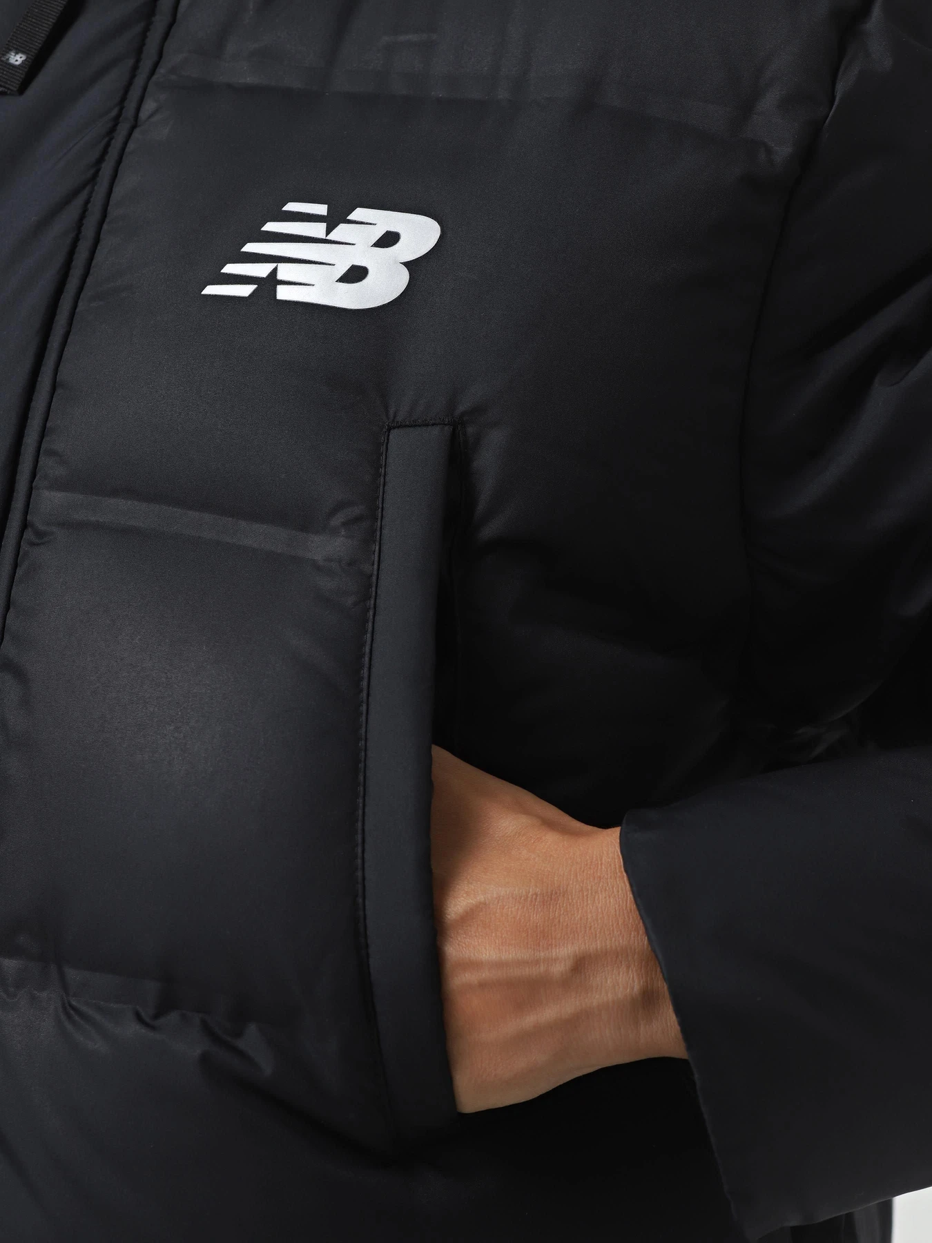 Куртки и дубленки New Balance BENCH LONG DOWN модель MJ231054BK Куртки и дубленки New Balance BENCH LONG DOWN модель MJ231054BK Фото