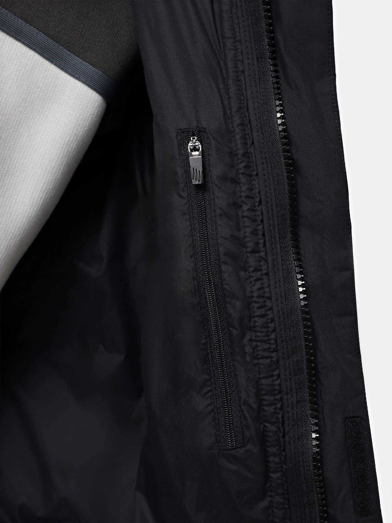 Куртки и дубленки New Balance BENCH LONG DOWN модель MJ231054BK Куртки и дубленки New Balance BENCH LONG DOWN модель MJ231054BK Фото