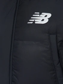 Куртки и дубленки New Balance BENCH LONG DOWN модель MJ231054BK Фото
