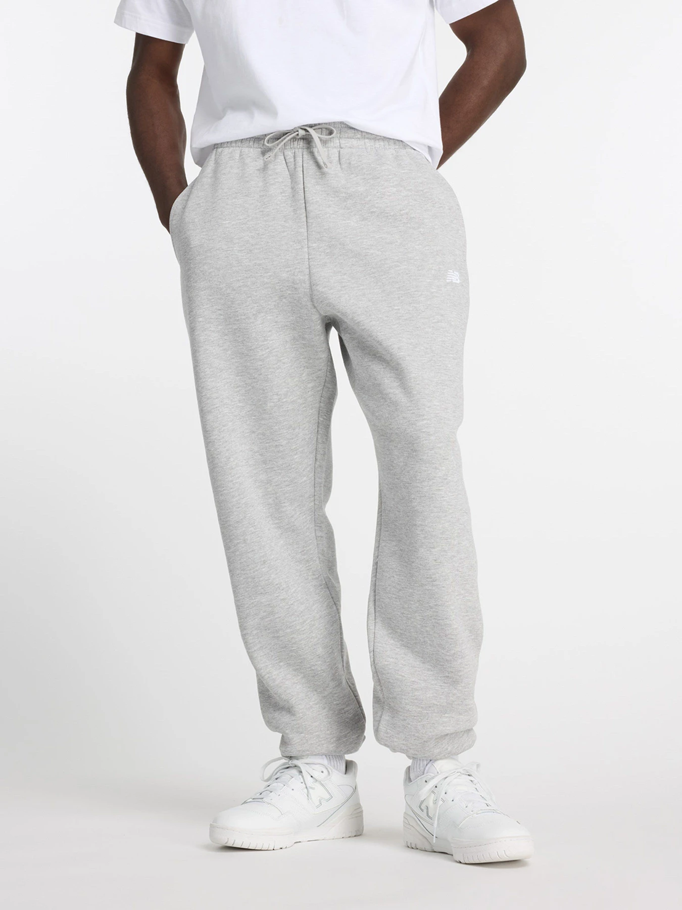 Брюки New Balance SPORT ESSENTIALS FLEECE модель MP41503AG Брюки New Balance SPORT ESSENTIALS FLEECE модель MP41503AG Фото