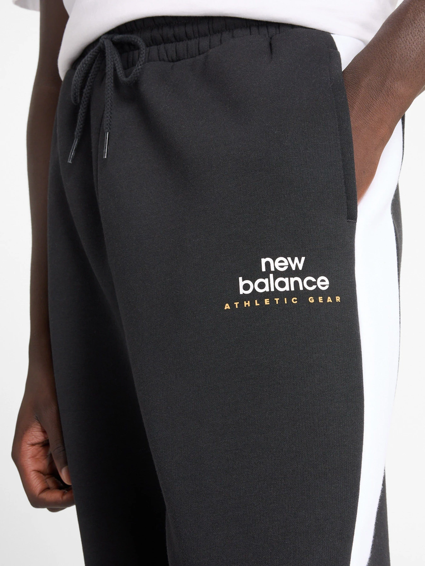 Брюки New Balance CLASSICS FLEECE модель MP43522BK Брюки New Balance CLASSICS FLEECE модель MP43522BK Фото
