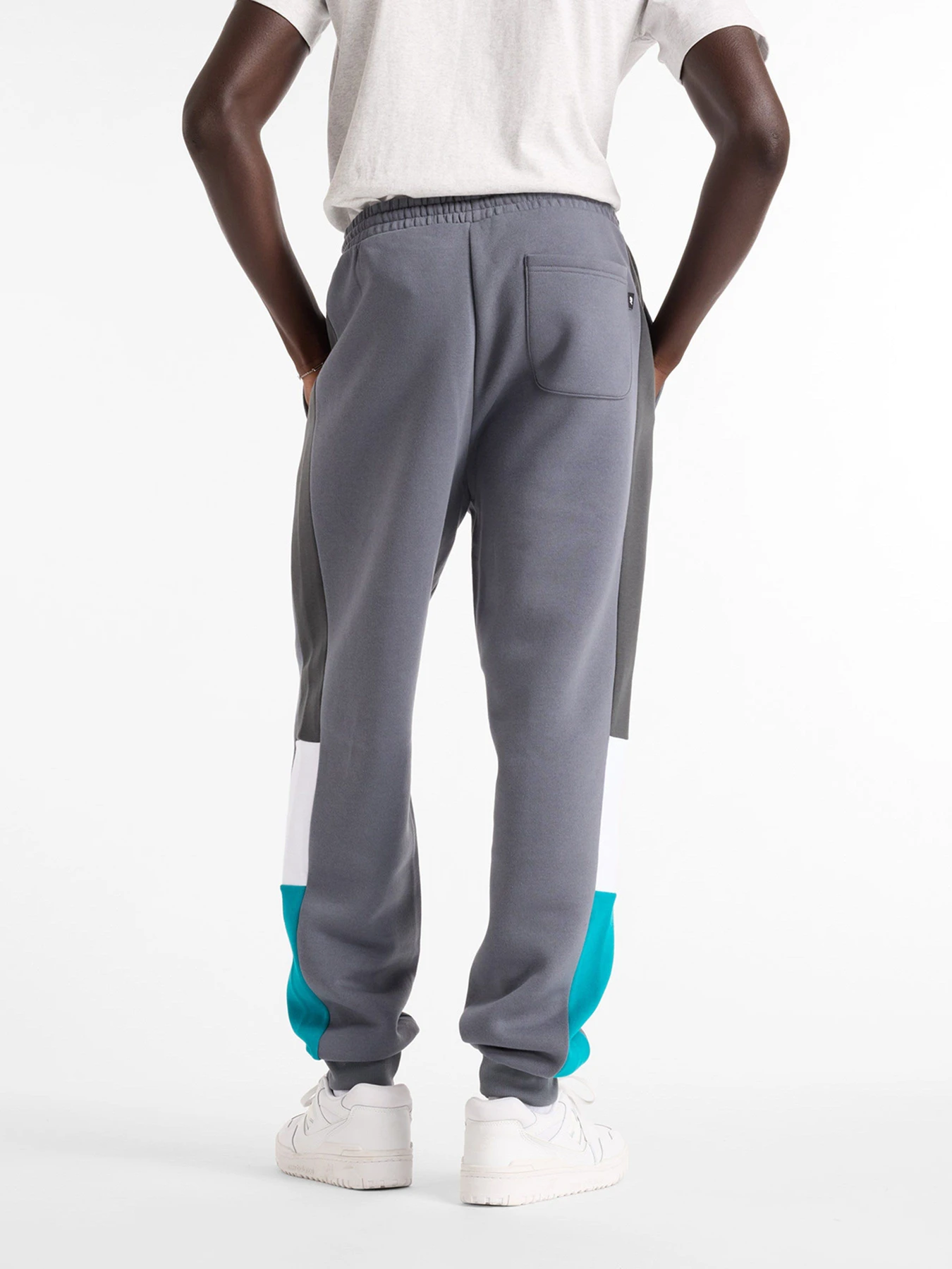 Брюки New Balance CLASSICS FLEECE модель MP43522GT Брюки New Balance CLASSICS FLEECE модель MP43522GT Фото