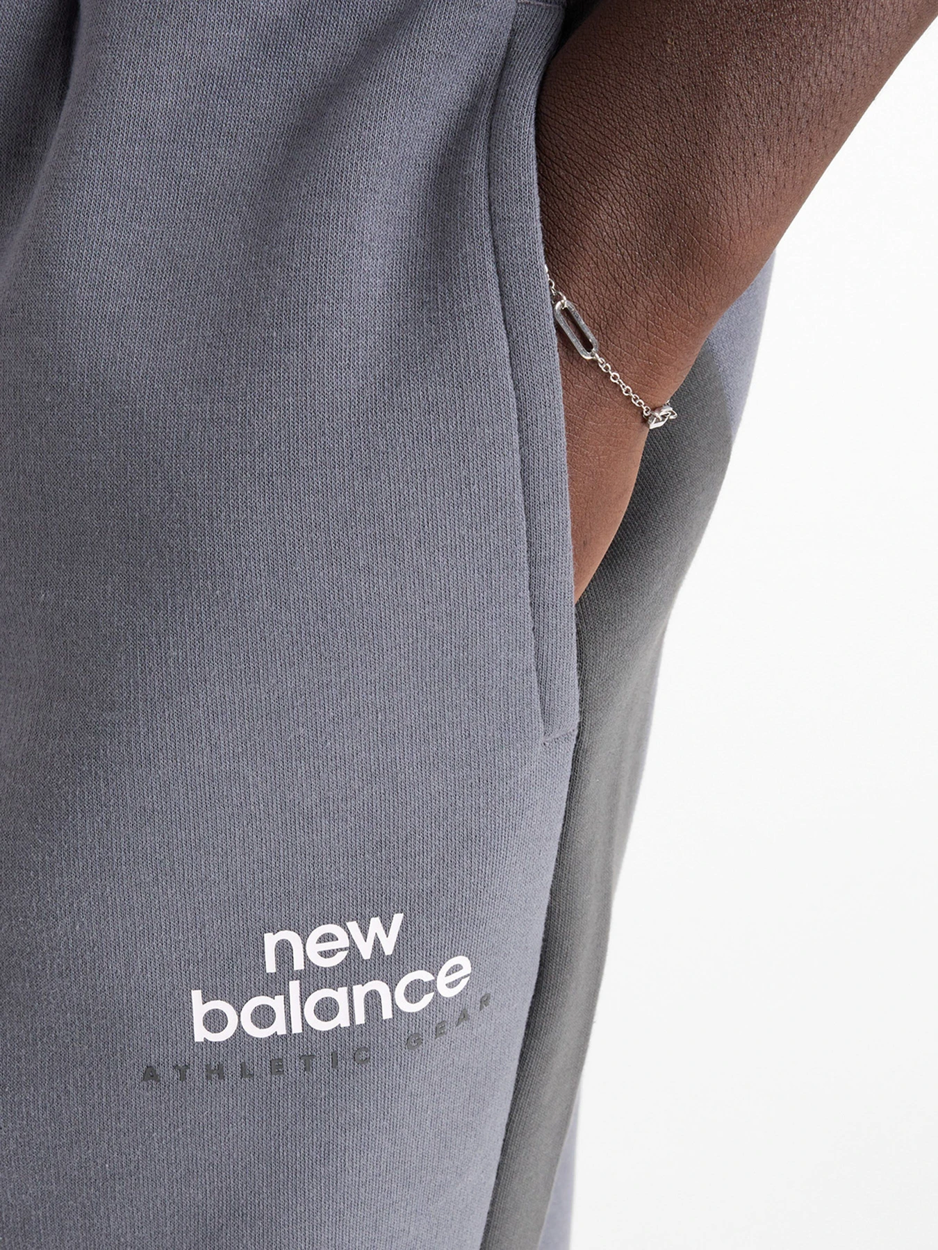 Брюки New Balance CLASSICS FLEECE модель MP43522GT Брюки New Balance CLASSICS FLEECE модель MP43522GT Фото