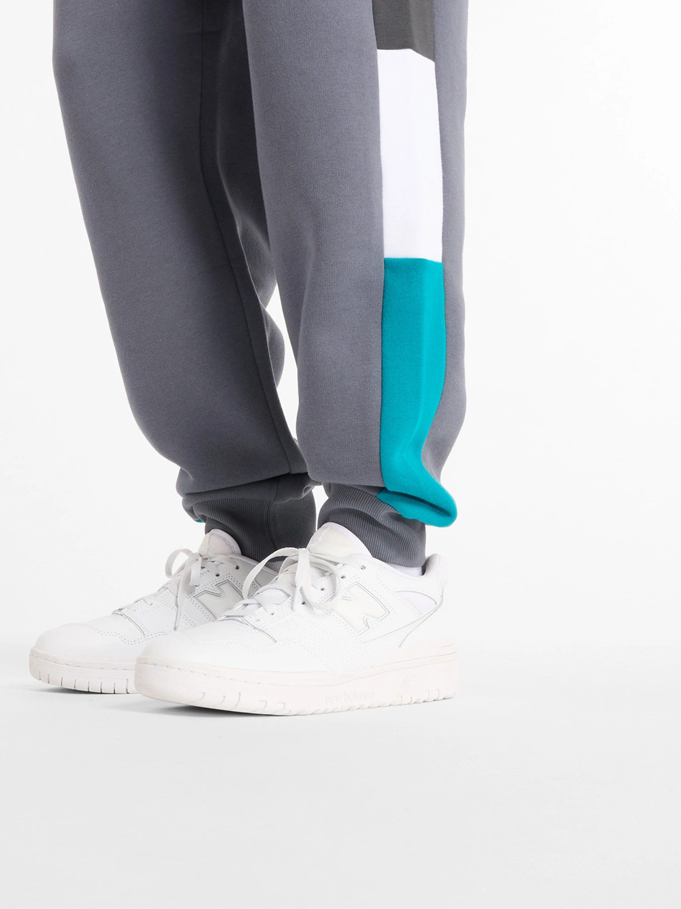 Брюки New Balance CLASSICS FLEECE модель MP43522GT Брюки New Balance CLASSICS FLEECE модель MP43522GT Фото