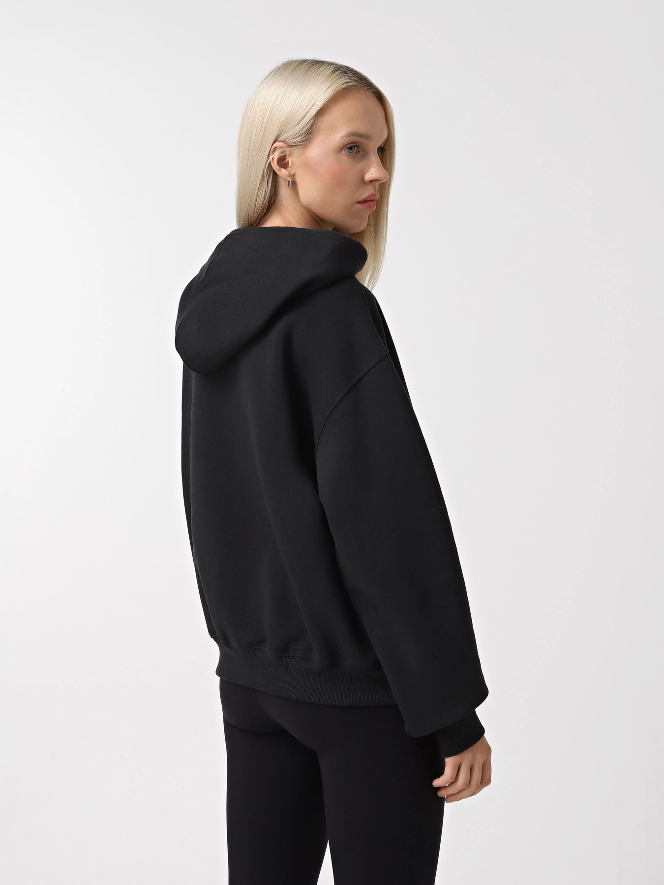 Худи и свитшоты New Balance ESSENTIALS FLEECE модель WT41506BK Худи и свитшоты New Balance ESSENTIALS FLEECE модель WT41506BK Фото
