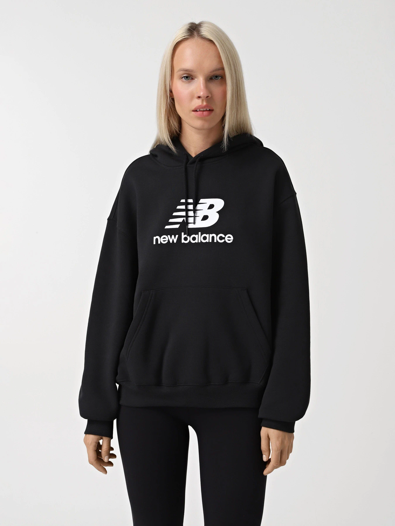 Худи и свитшоты New Balance ESSENTIALS FLEECE модель WT41506BK Худи и свитшоты New Balance ESSENTIALS FLEECE модель WT41506BK Фото