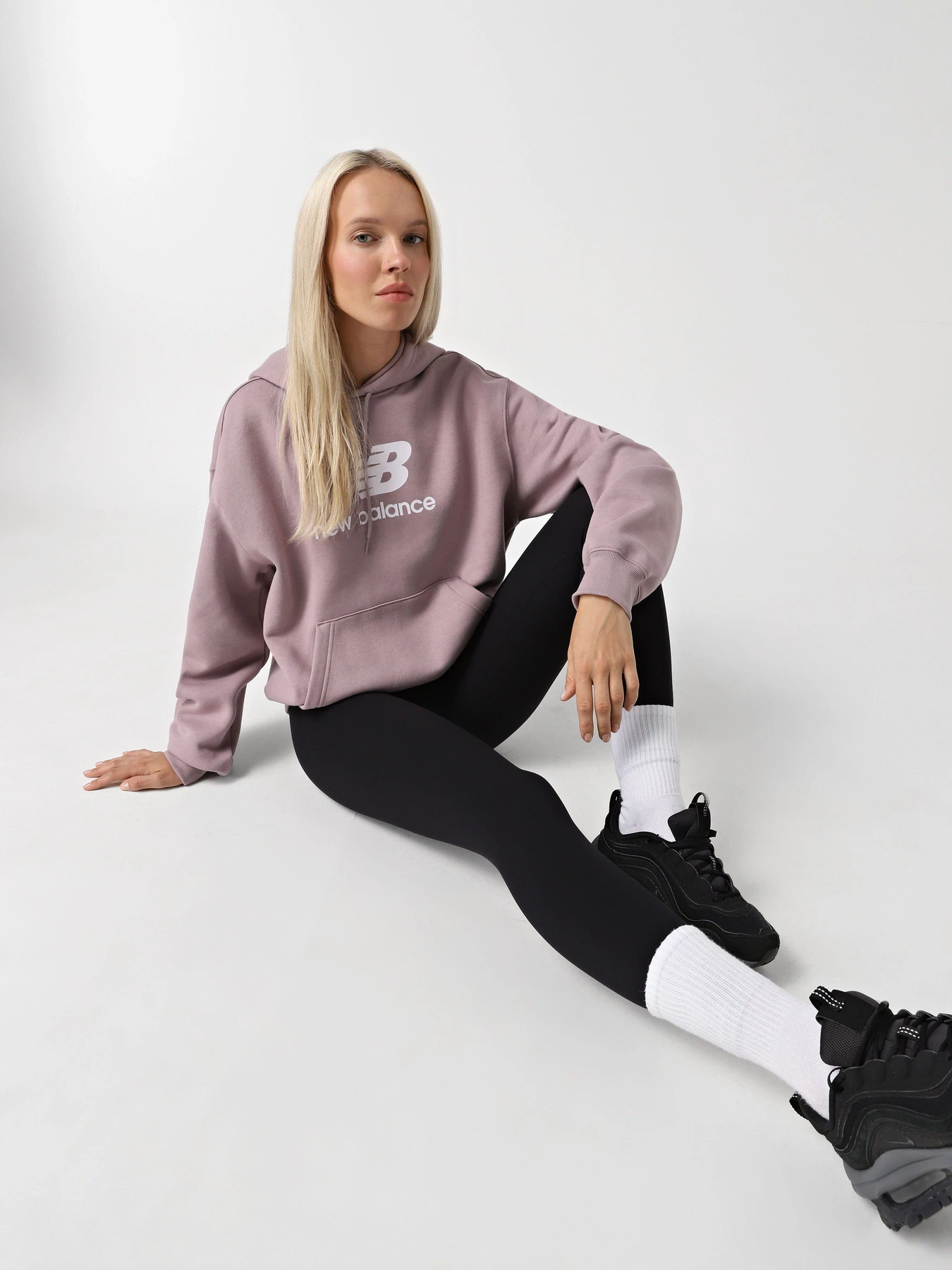 Худі та світшоти New Balance ESSENTIALS FLEECE модель WT41506ICW Худі та світшоти New Balance ESSENTIALS FLEECE модель WT41506ICW Фото