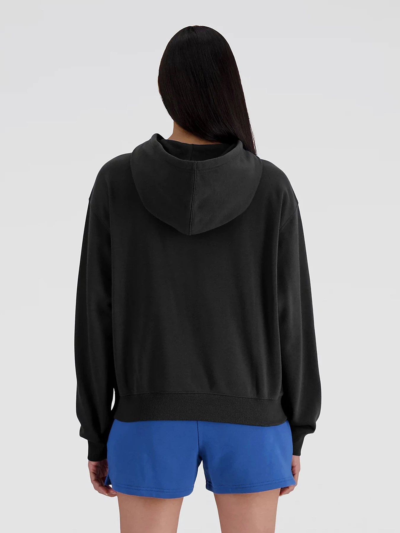 Худи и свитшоты New Balance ESSENTIALS FLEECE модель WT41510BK Худи и свитшоты New Balance ESSENTIALS FLEECE модель WT41510BK Фото