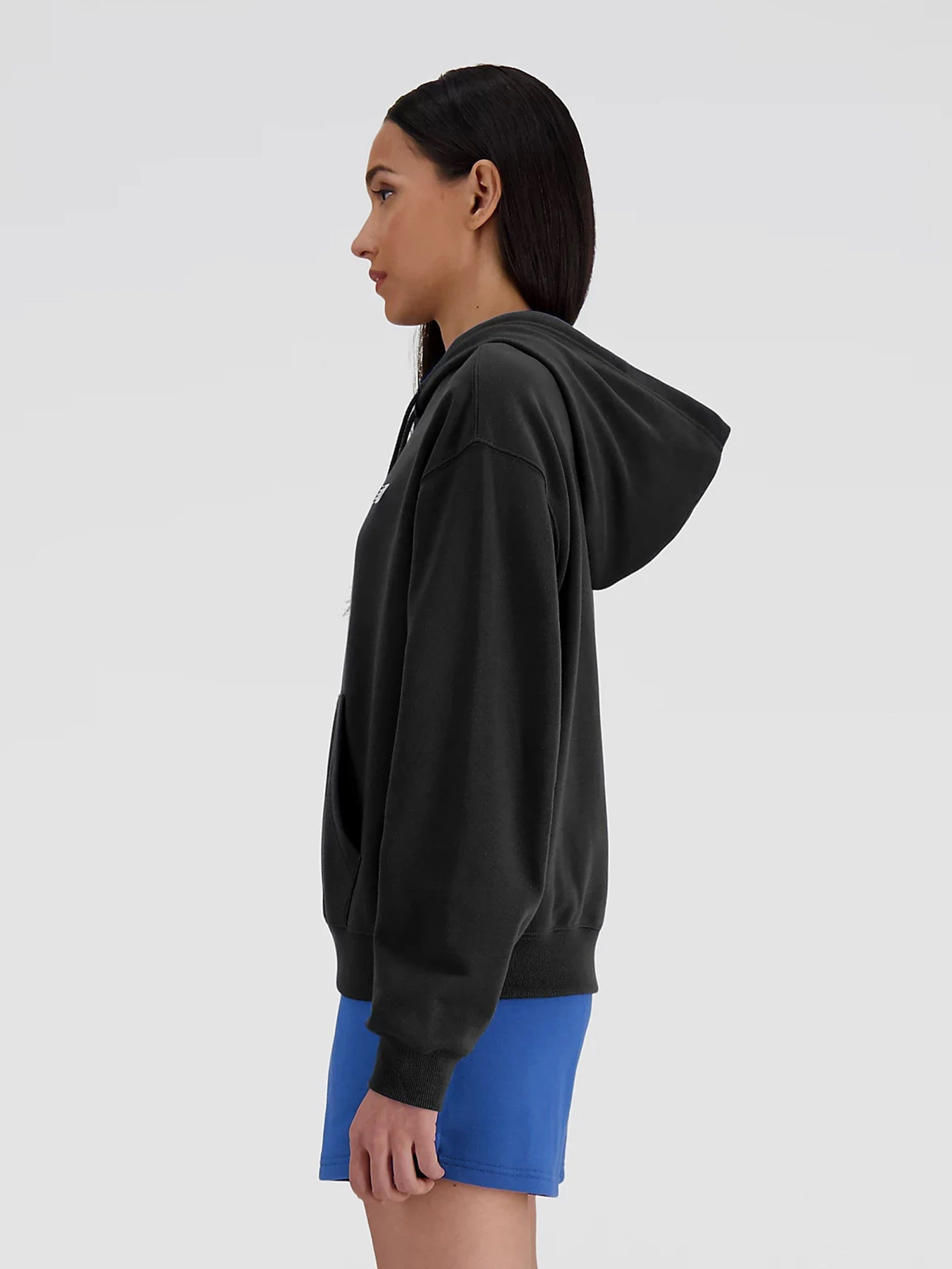 Худи и свитшоты New Balance ESSENTIALS FLEECE модель WT41510BK Худи и свитшоты New Balance ESSENTIALS FLEECE модель WT41510BK Фото