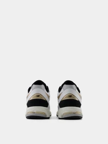 Кроссовки New Balance 2002R модель M2002RPN Фото