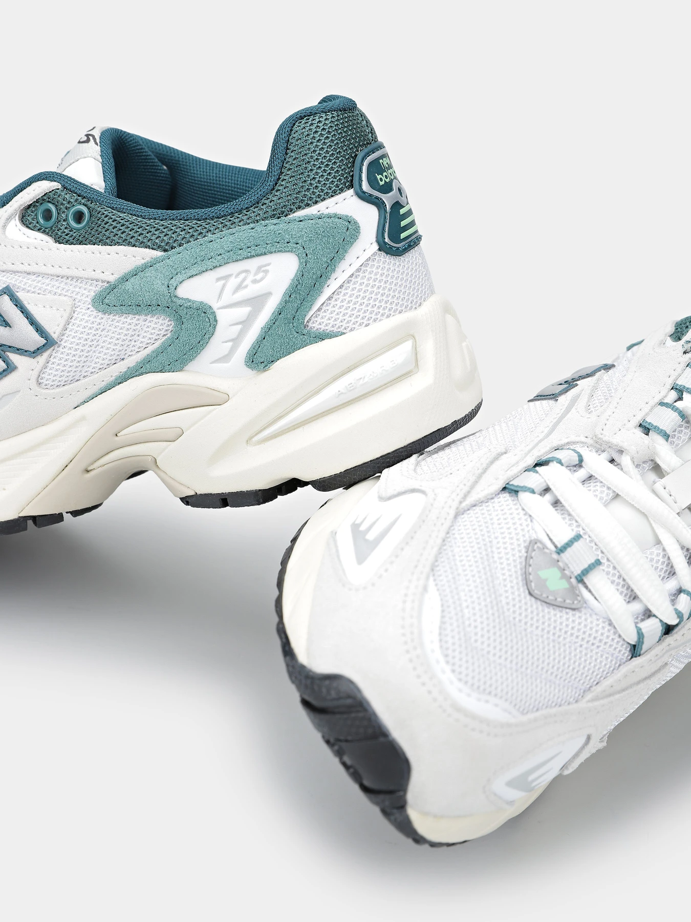 Кроссовки New Balance 725 модель ML725CM Кроссовки New Balance 725 модель ML725CM Фото