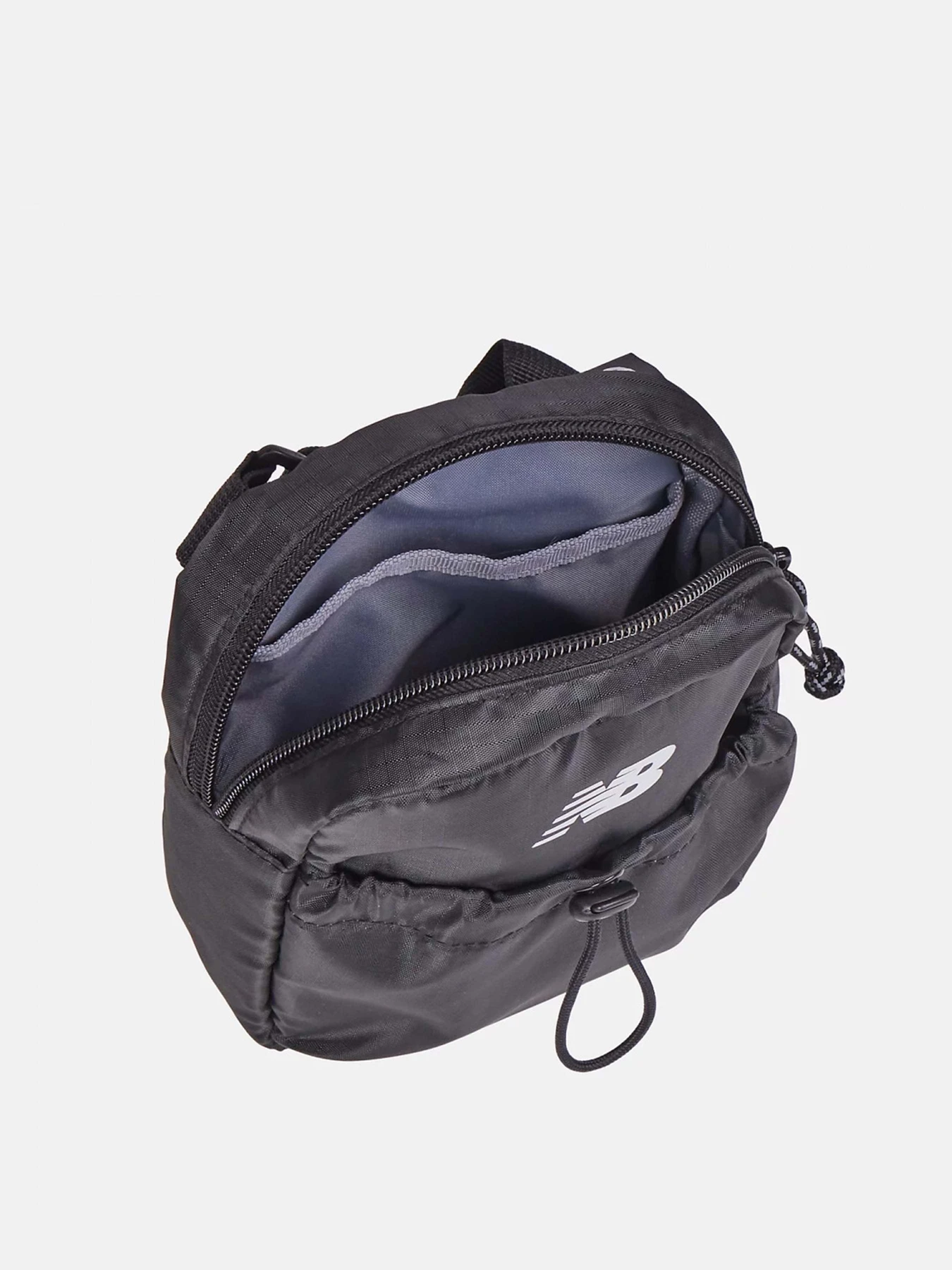 Сумки New Balance ESSENTIALS 20L модель LAB51901BK Сумки New Balance ESSENTIALS 20L модель LAB51901BK Фото