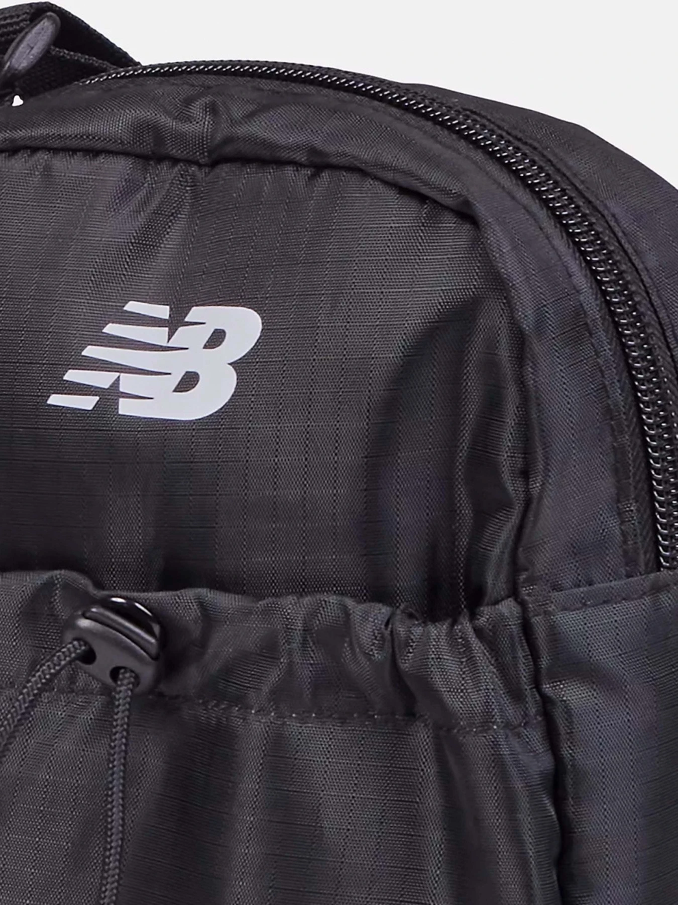 Сумки New Balance ESSENTIALS 20L модель LAB51901BK Сумки New Balance ESSENTIALS 20L модель LAB51901BK Фото