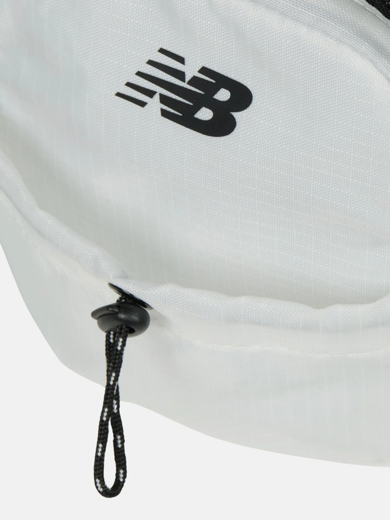 Сумки New Balance ESSENTIALS 20L модель LAB51901WT Сумки New Balance ESSENTIALS 20L модель LAB51901WT Фото