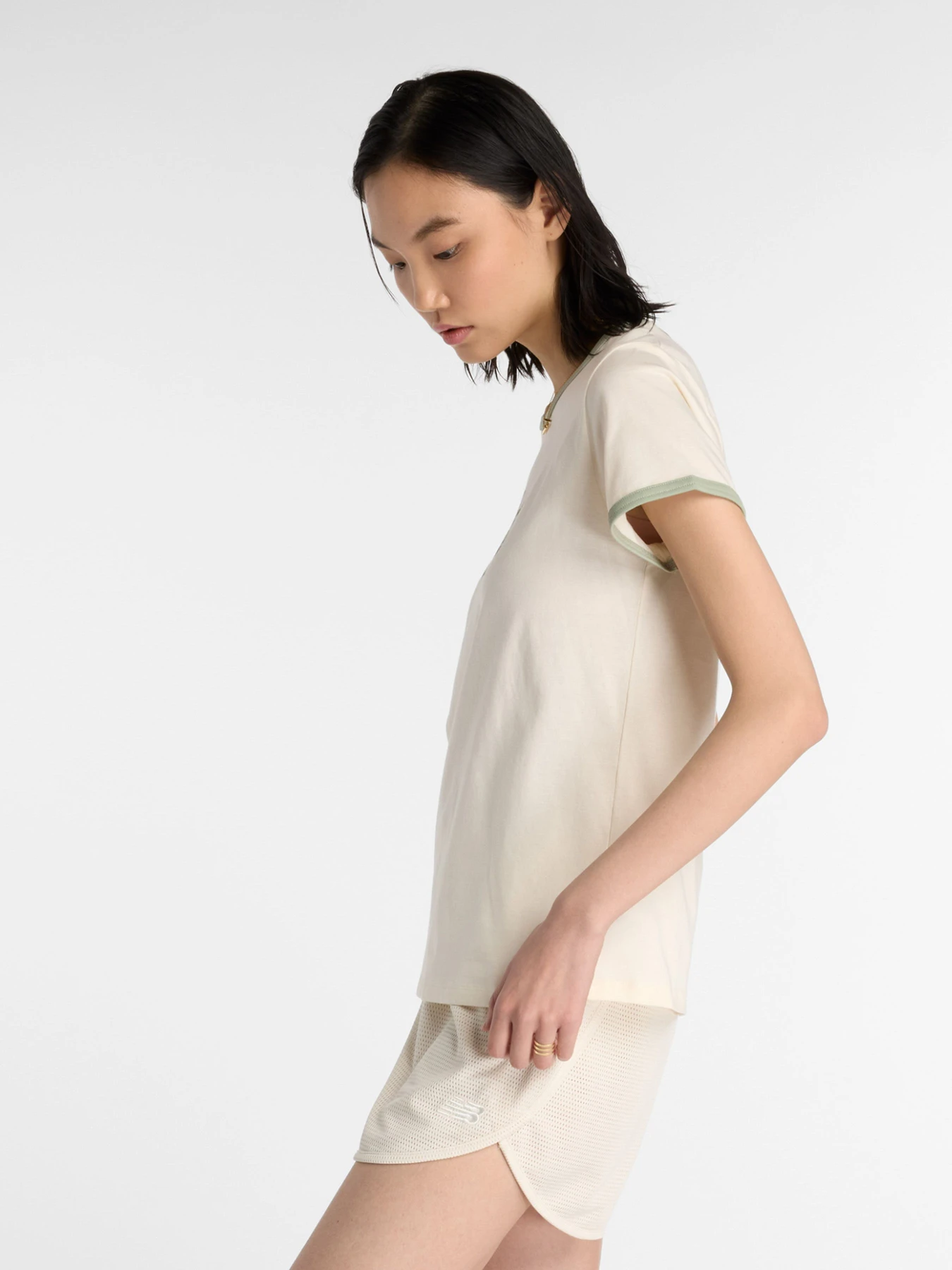 Футболки и поло New Balance FLOWER RINGER модель WT53910PEF Футболки и поло New Balance FLOWER RINGER модель WT53910PEF Фото