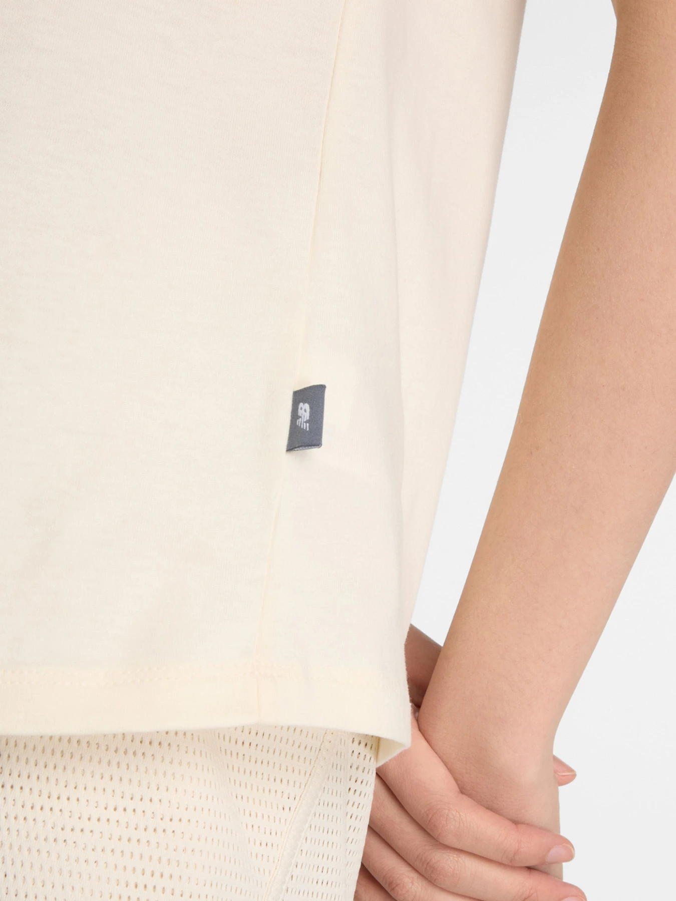 Футболки и поло New Balance FLOWER RINGER модель WT53910PEF Футболки и поло New Balance FLOWER RINGER модель WT53910PEF Фото