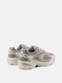 Кросівки New Balance 725 модель ML725AA Фото