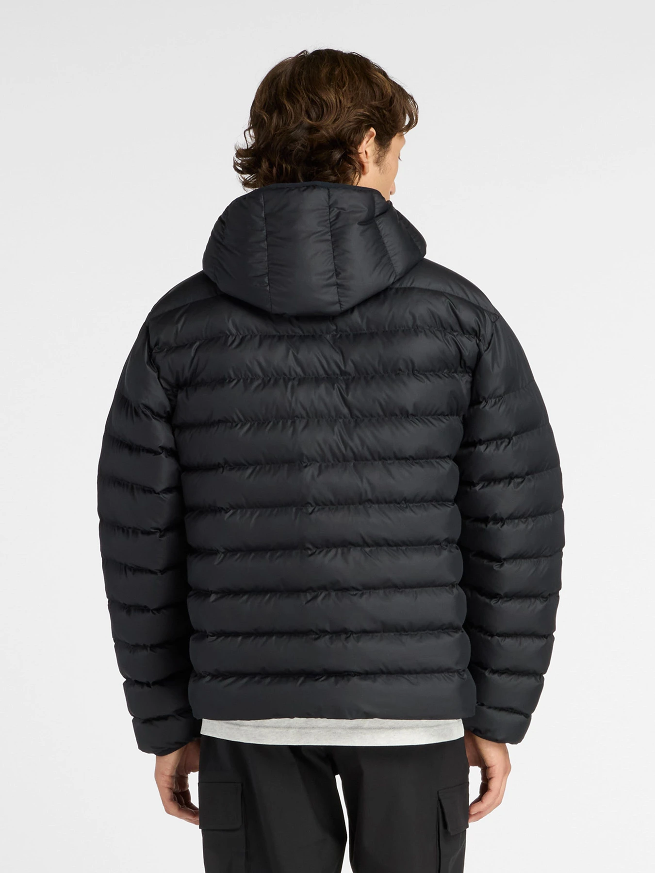Куртки та дублянки New Balance HOODED PUFFER модель MO53500BK Куртки та дублянки New Balance HOODED PUFFER модель MO53500BK Фото