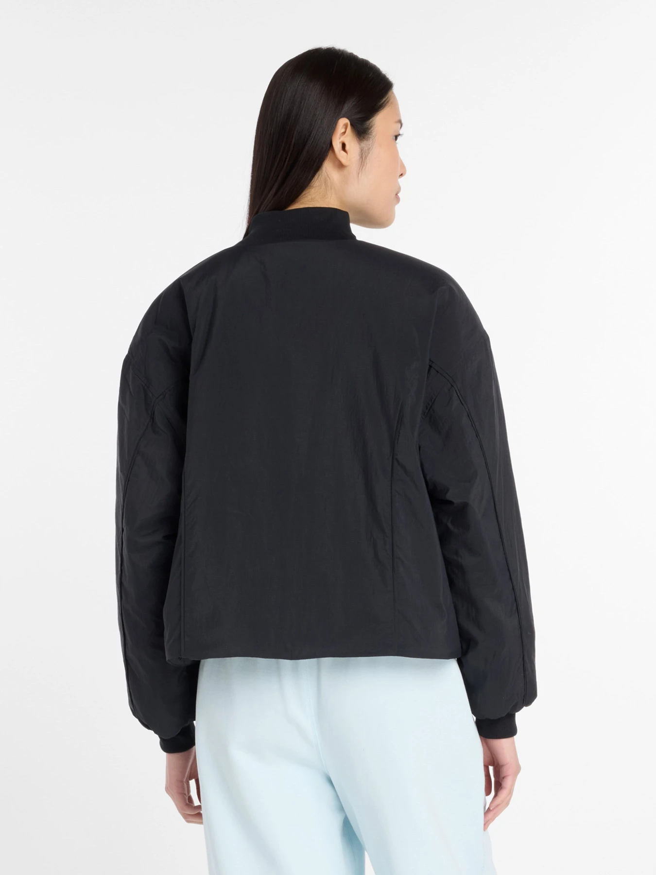 Куртки та дублянки New Balance REIMAGINED WOVEN модель WJ53500BK Фото