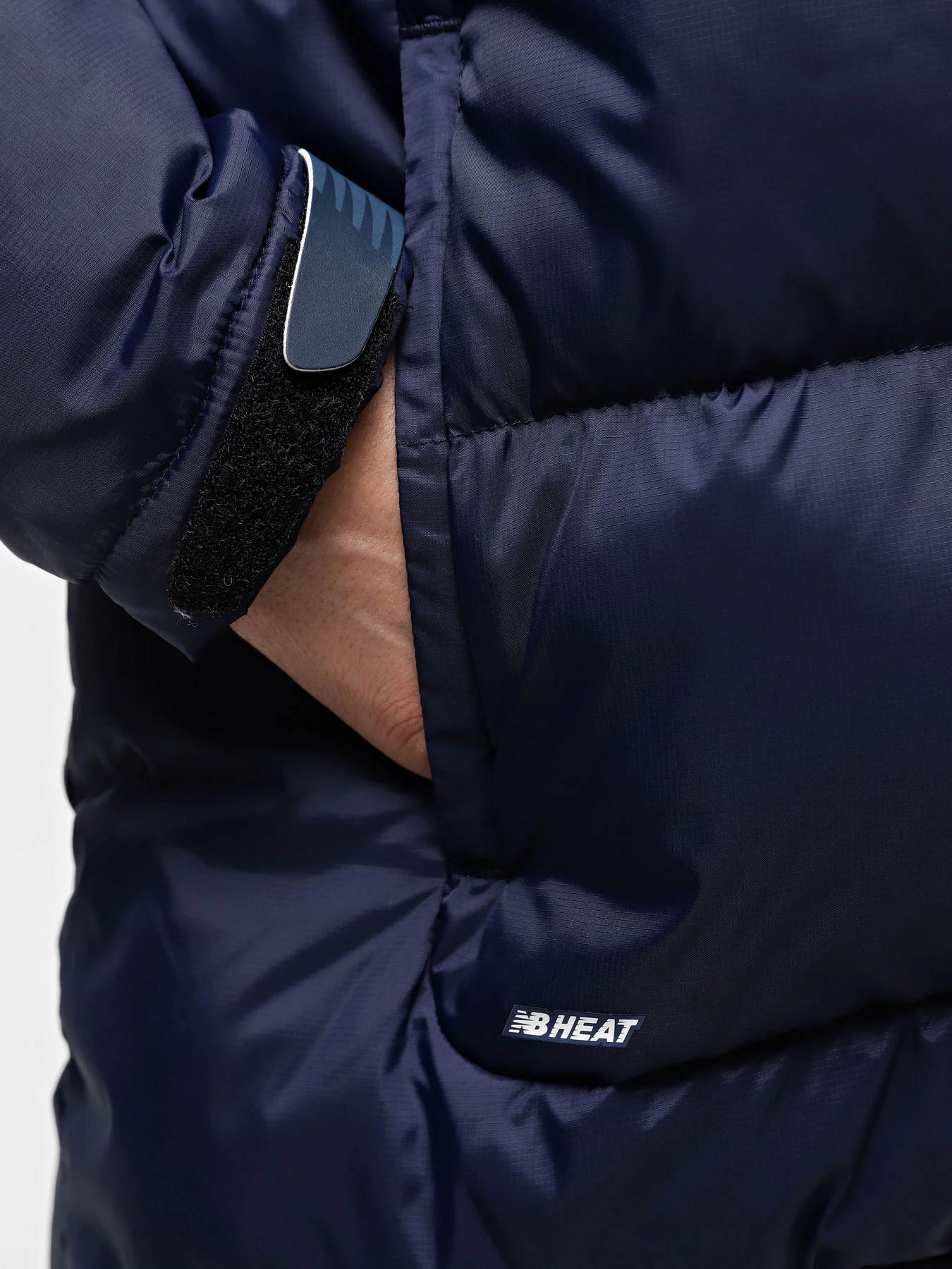 Куртки та дублянки New Balance Team Base модель MJ031540NV Куртки та дублянки New Balance Team Base модель MJ031540NV Фото