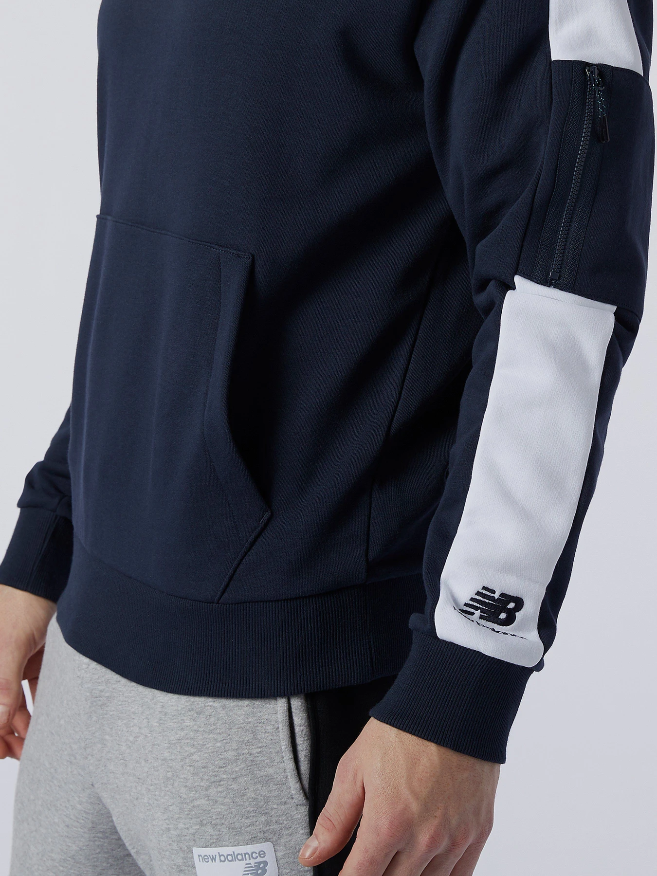 Худі та світшоти New Balance Athletics Fleece модель MT11500ECL Худі та світшоти New Balance Athletics Fleece модель MT11500ECL Фото