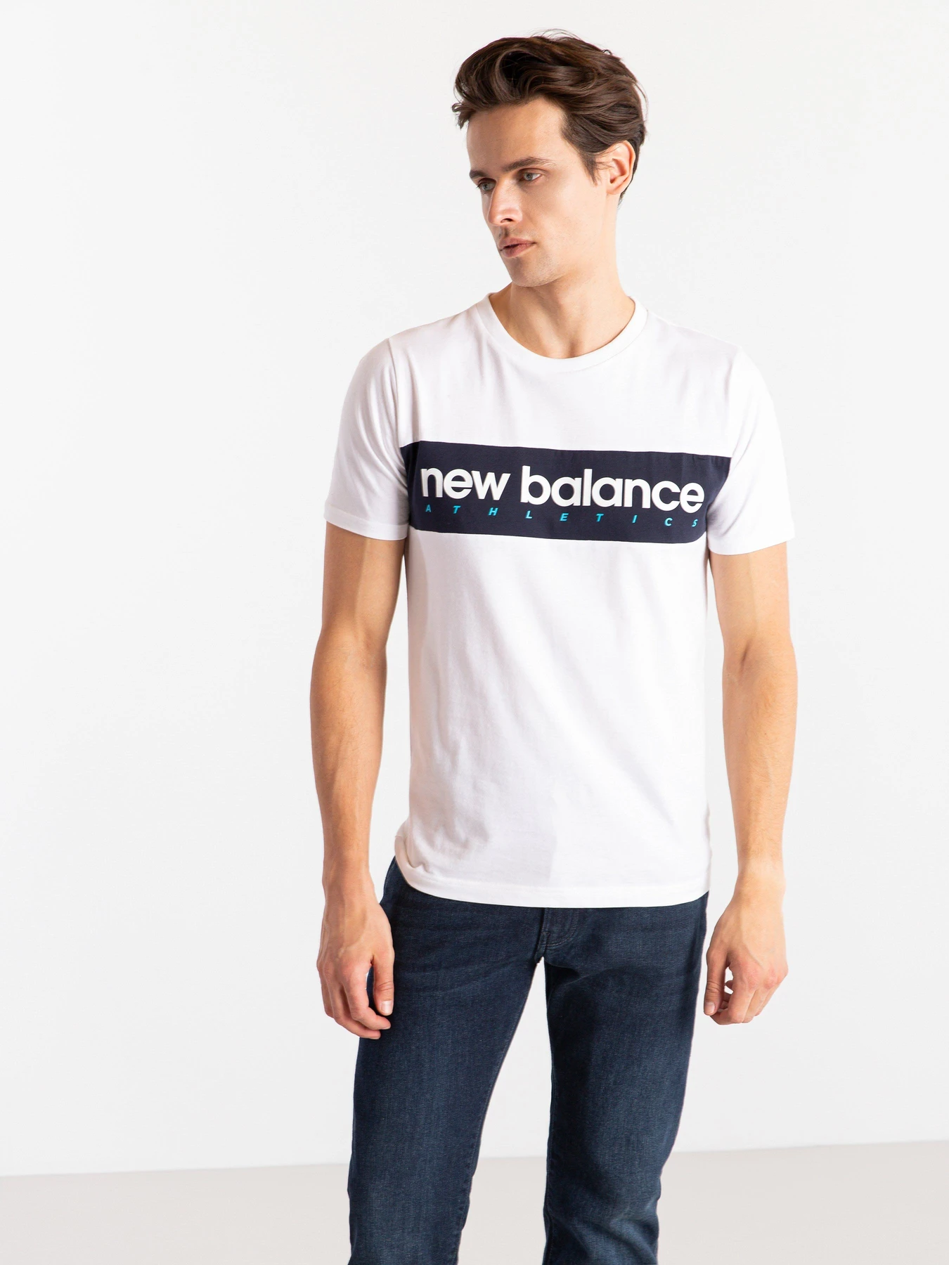 Футболки и поло New Balance Athletics Linear модель MT11548WT Футболки и поло New Balance Athletics Linear модель MT11548WT Фото