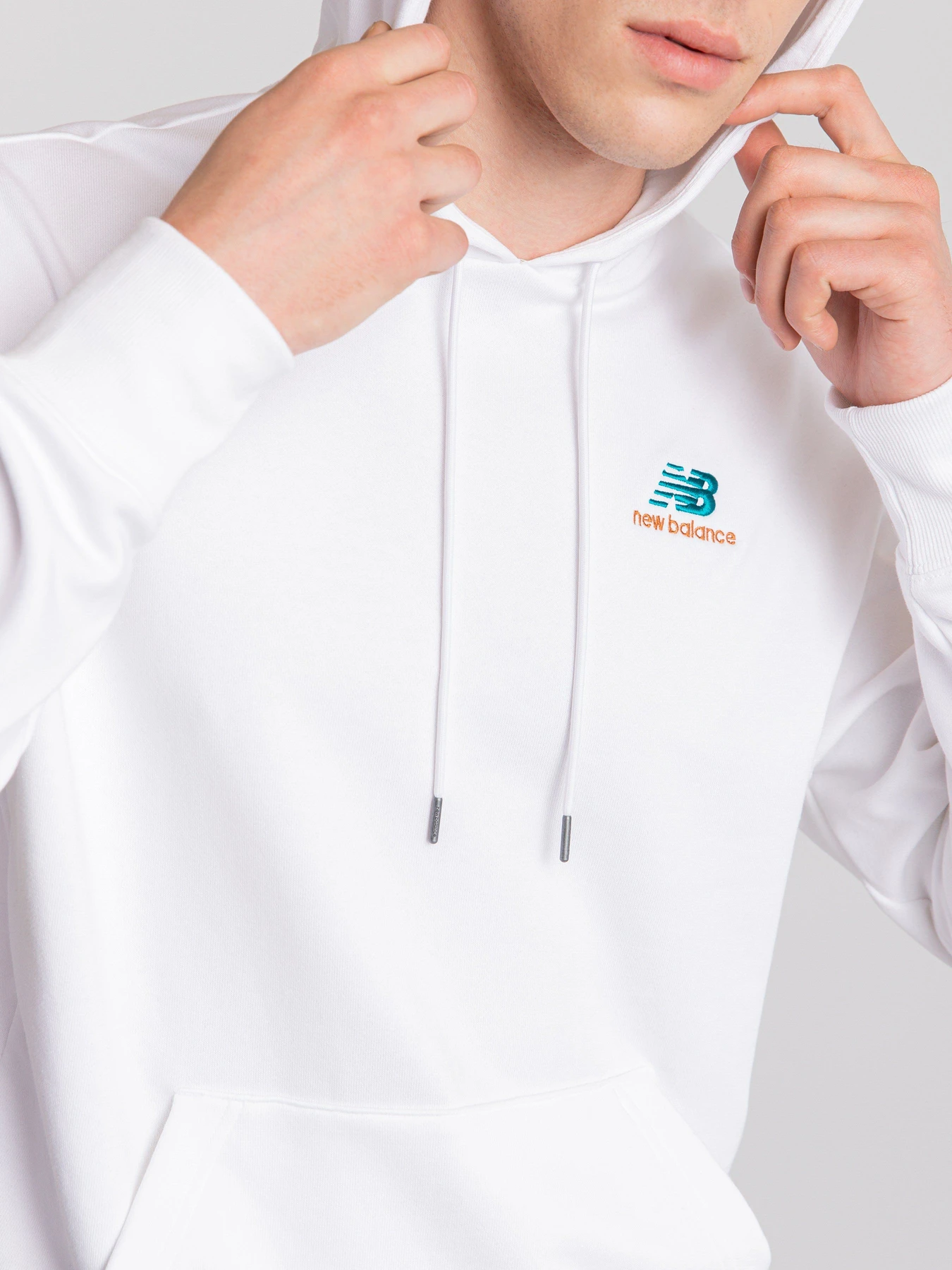 Худі та світшоти New Balance Essentials Embriodered модель MT11550WT Худі та світшоти New Balance Essentials Embriodered модель MT11550WT Фото
