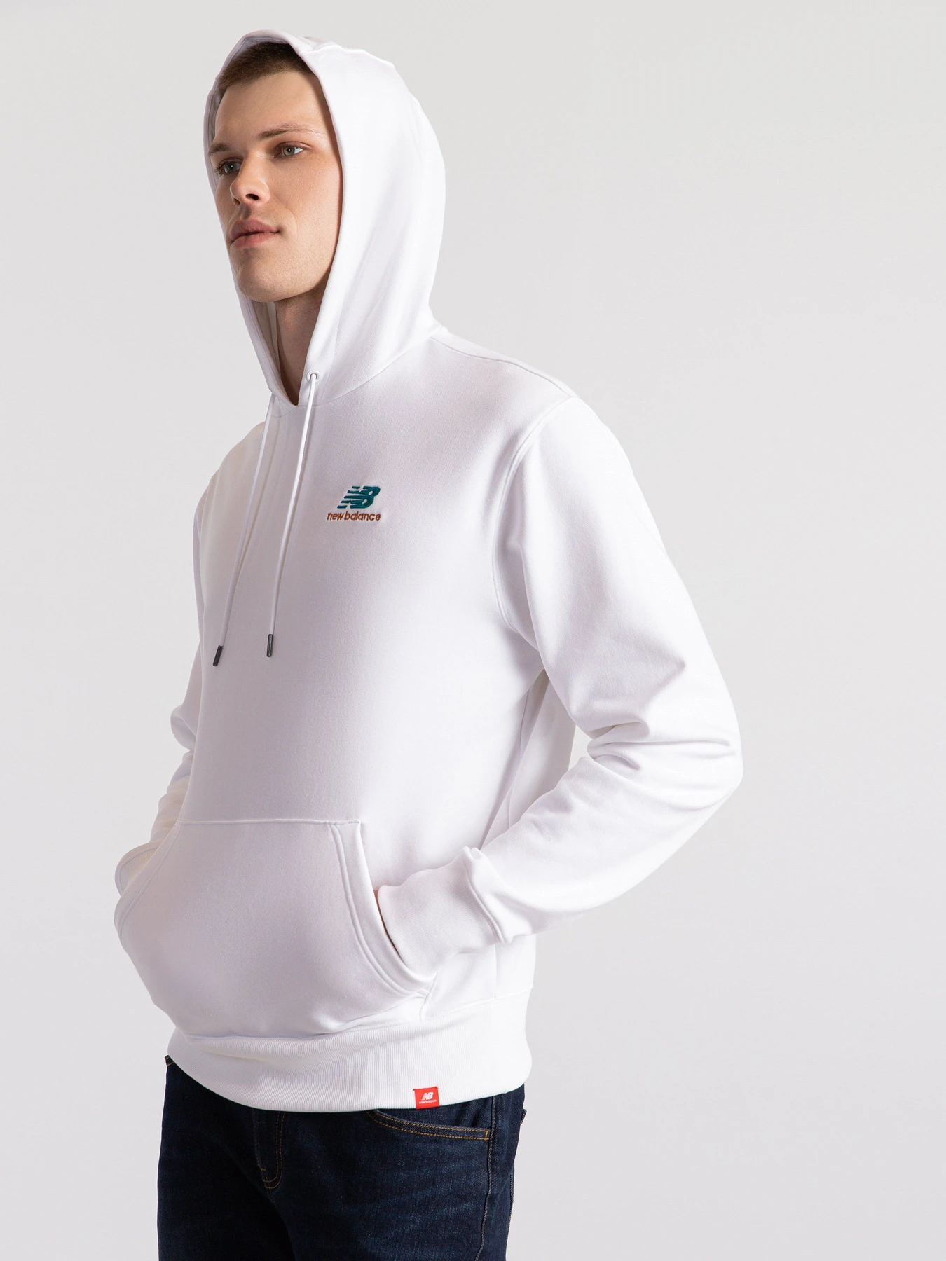 Худі та світшоти New Balance Essentials Embriodered модель MT11550WT Худі та світшоти New Balance Essentials Embriodered модель MT11550WT Фото