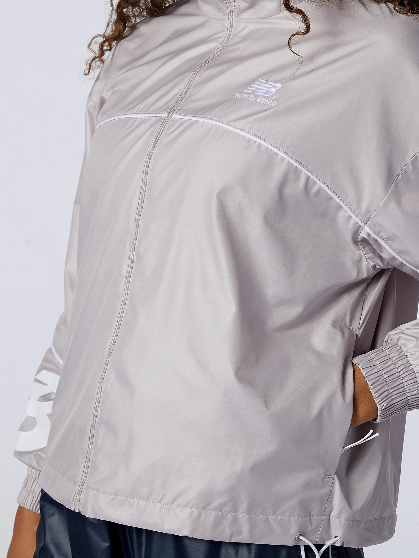 Куртки та дублянки New Balance Athletics модель WJ11502LWD Куртки та дублянки New Balance Athletics модель WJ11502LWD Фото