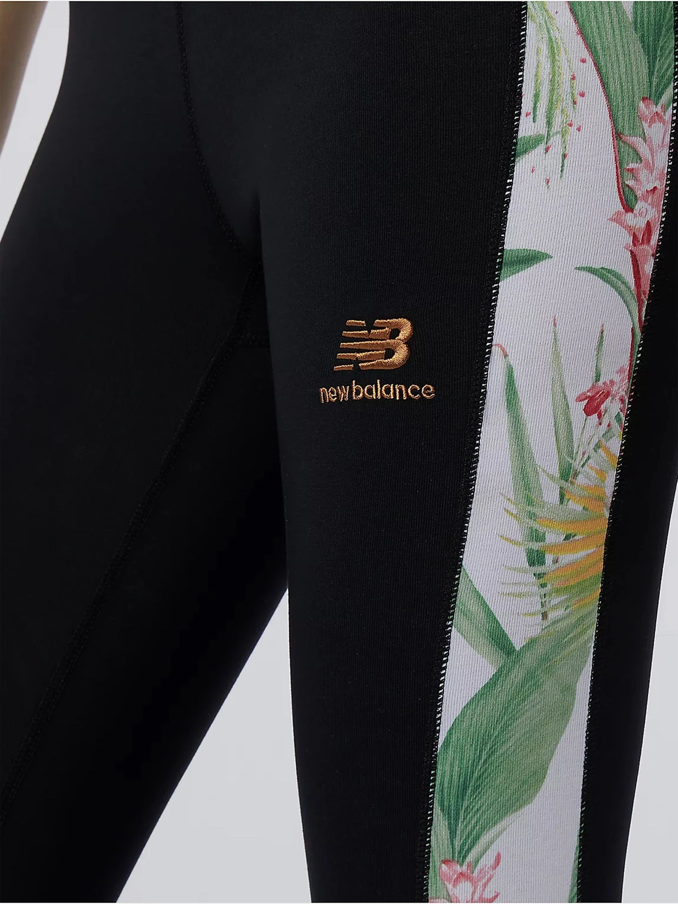 Брюки New Balance Essentials Botanical модель WP11509BK Брюки New Balance Essentials Botanical модель WP11509BK Фото