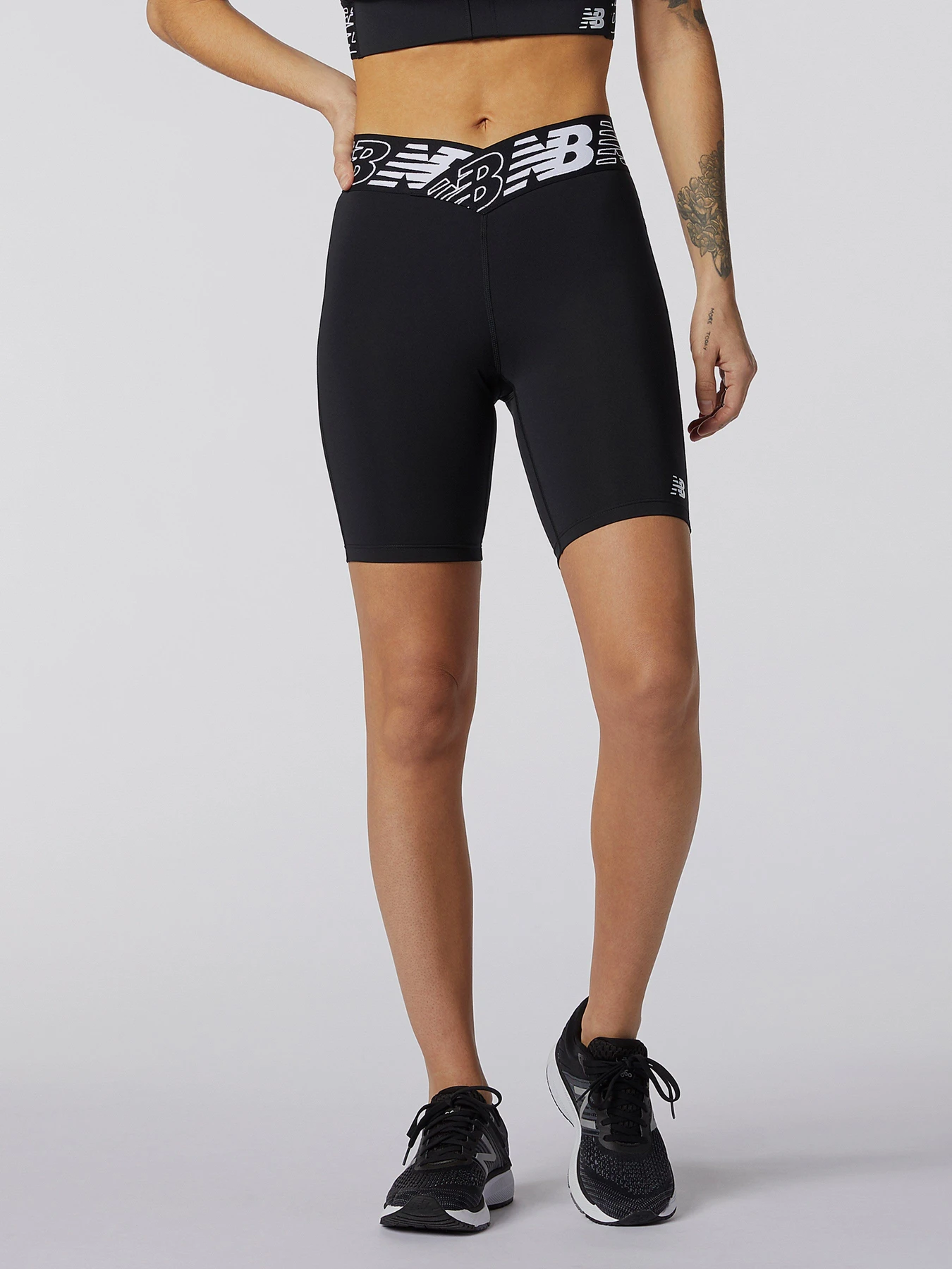 Шорти New Balance Relentless модель WS11183BK Шорти New Balance Relentless модель WS11183BK Фото