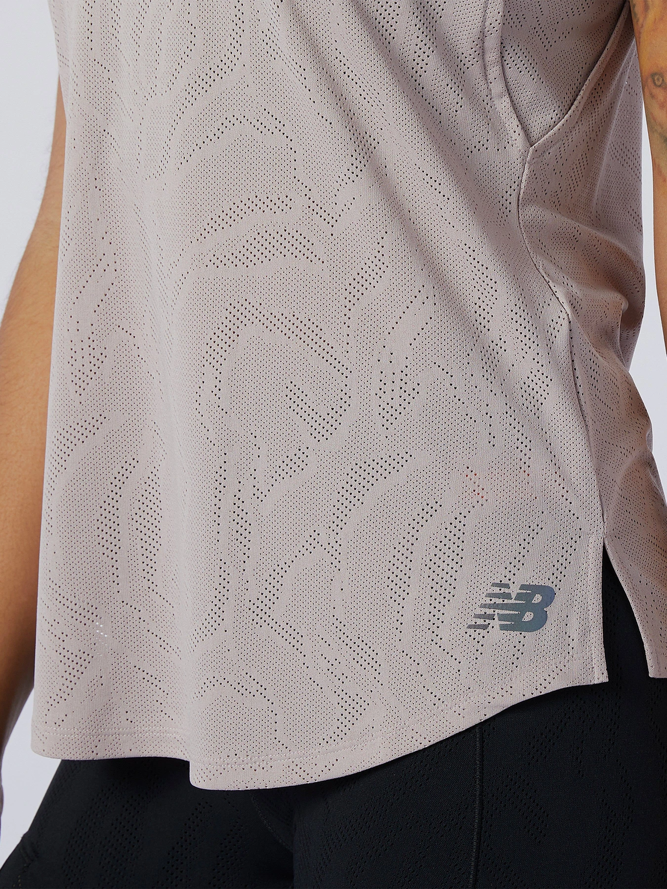 Футболки и поло New Balance Q Speed модель WT11277LWD Футболки и поло New Balance Q Speed модель WT11277LWD Фото