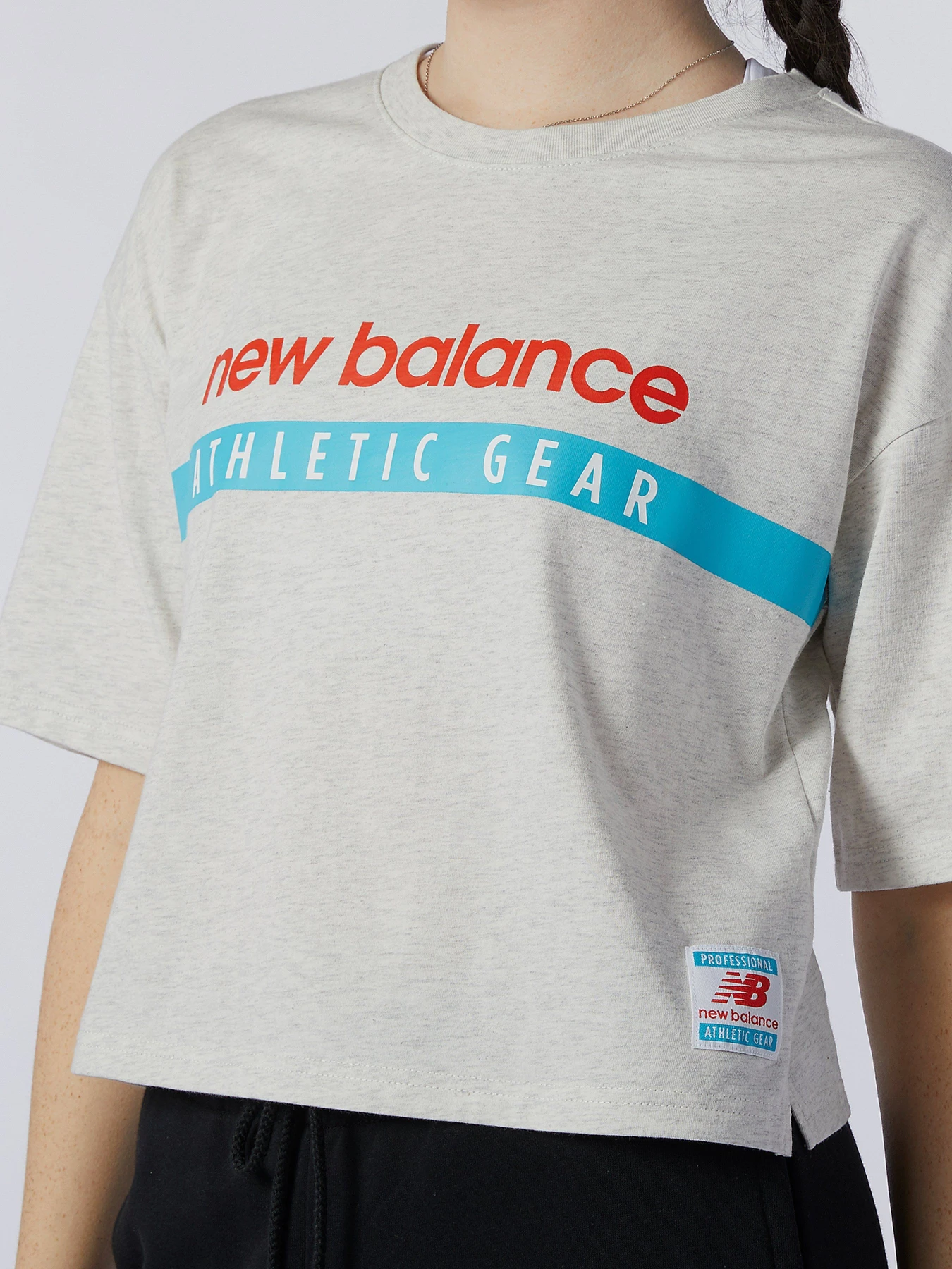 Футболки и поло New Balance Essentials Field Day Boxy модель WT11508SAH Футболки и поло New Balance Essentials Field Day Boxy модель WT11508SAH Фото