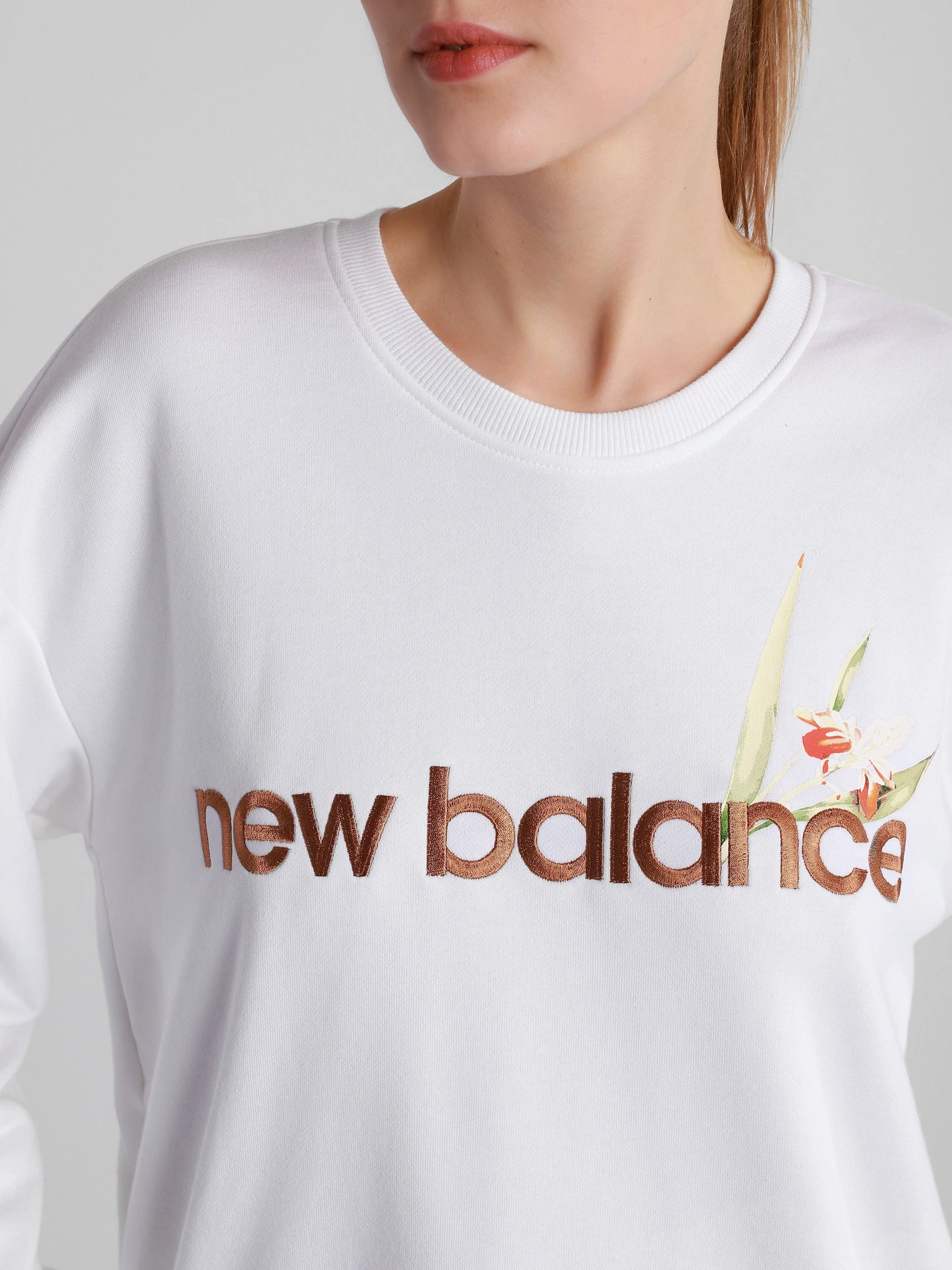 Худі та світшоти New Balance Essentials Botanical Crew модель WT11510WT Худі та світшоти New Balance Essentials Botanical Crew модель WT11510WT Фото