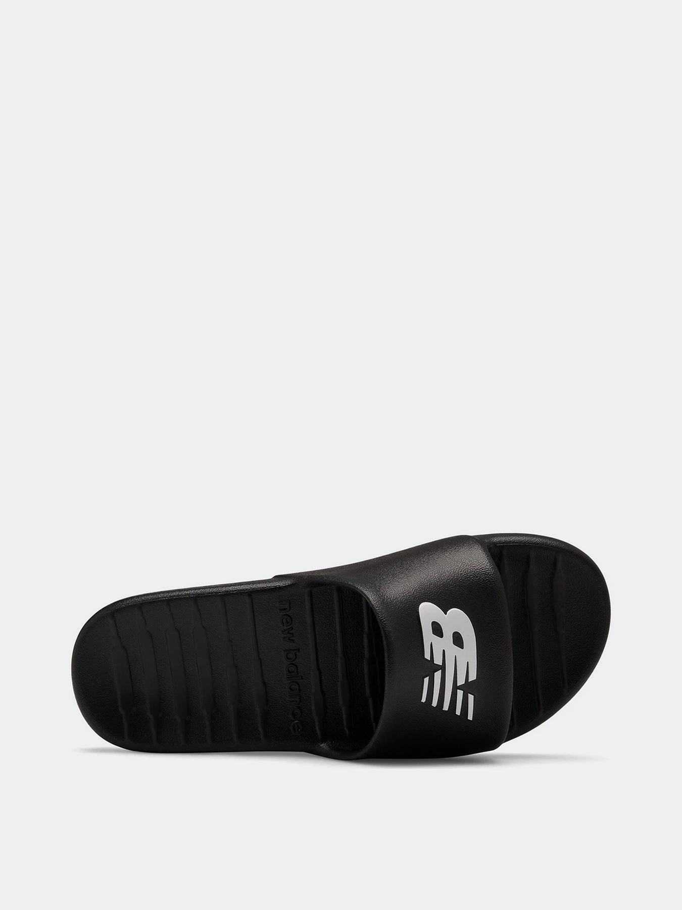 Шлёпанцы New Balance 100 модель SUF100BK Шлёпанцы New Balance 100 модель SUF100BK Фото