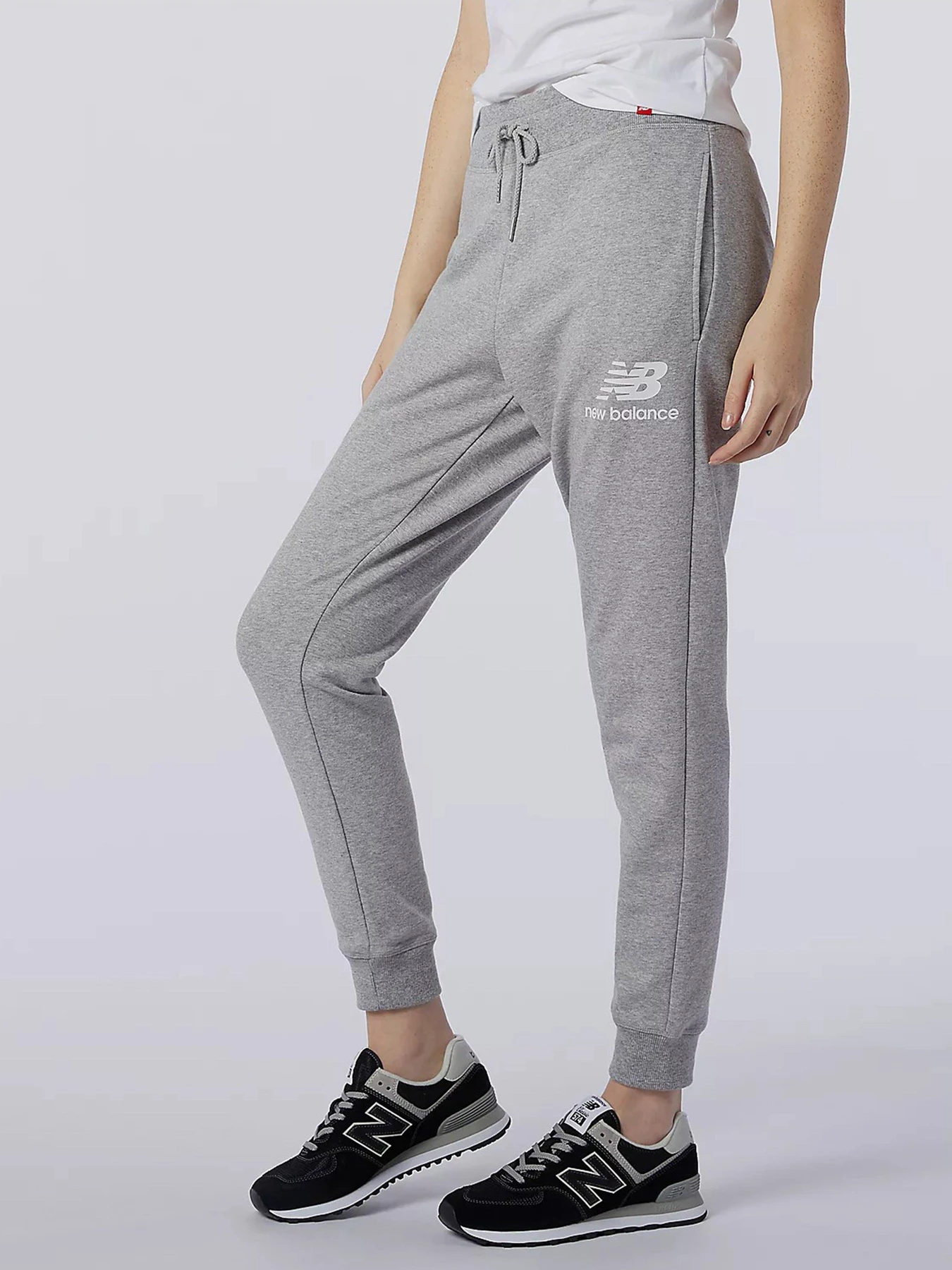 Брюки New Balance Essential Stack Logo модель MP11507AG Брюки New Balance Essential Stack Logo модель MP11507AG Фото