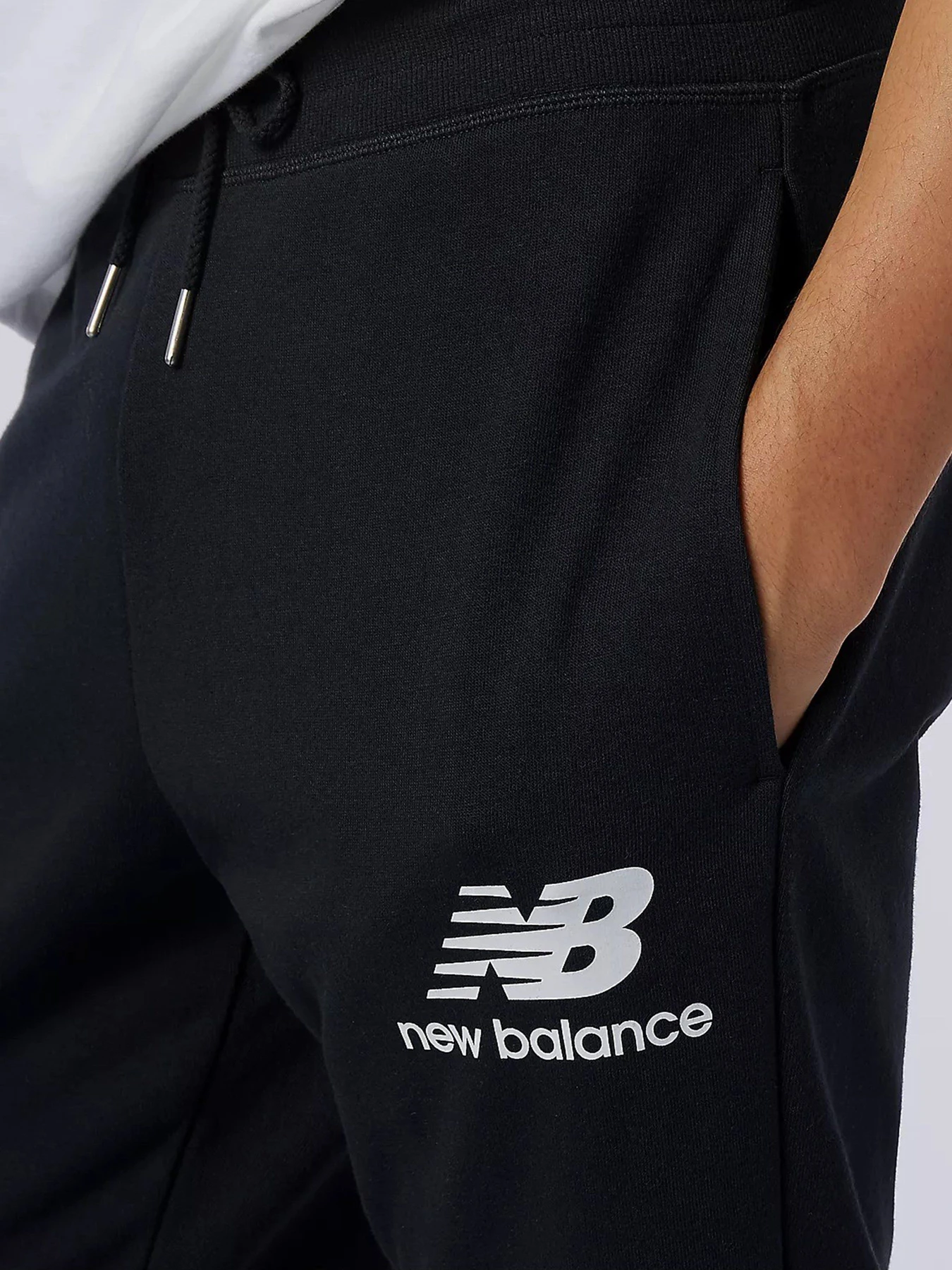 Брюки New Balance Essential Stack Logo модель MP11507BK Брюки New Balance Essential Stack Logo модель MP11507BK Фото