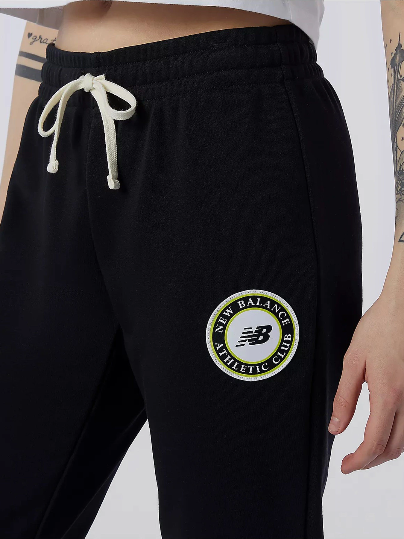 Брюки New Balance Essentials Athletic Club модель WP13503BK Брюки New Balance Essentials Athletic Club модель WP13503BK Фото