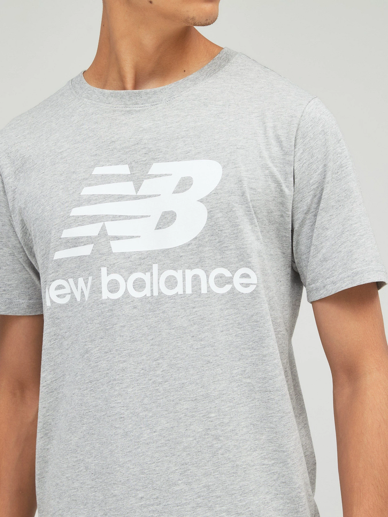 Футболки и поло New Balance Essentials Stacked Logo модель MT01575AG Фото