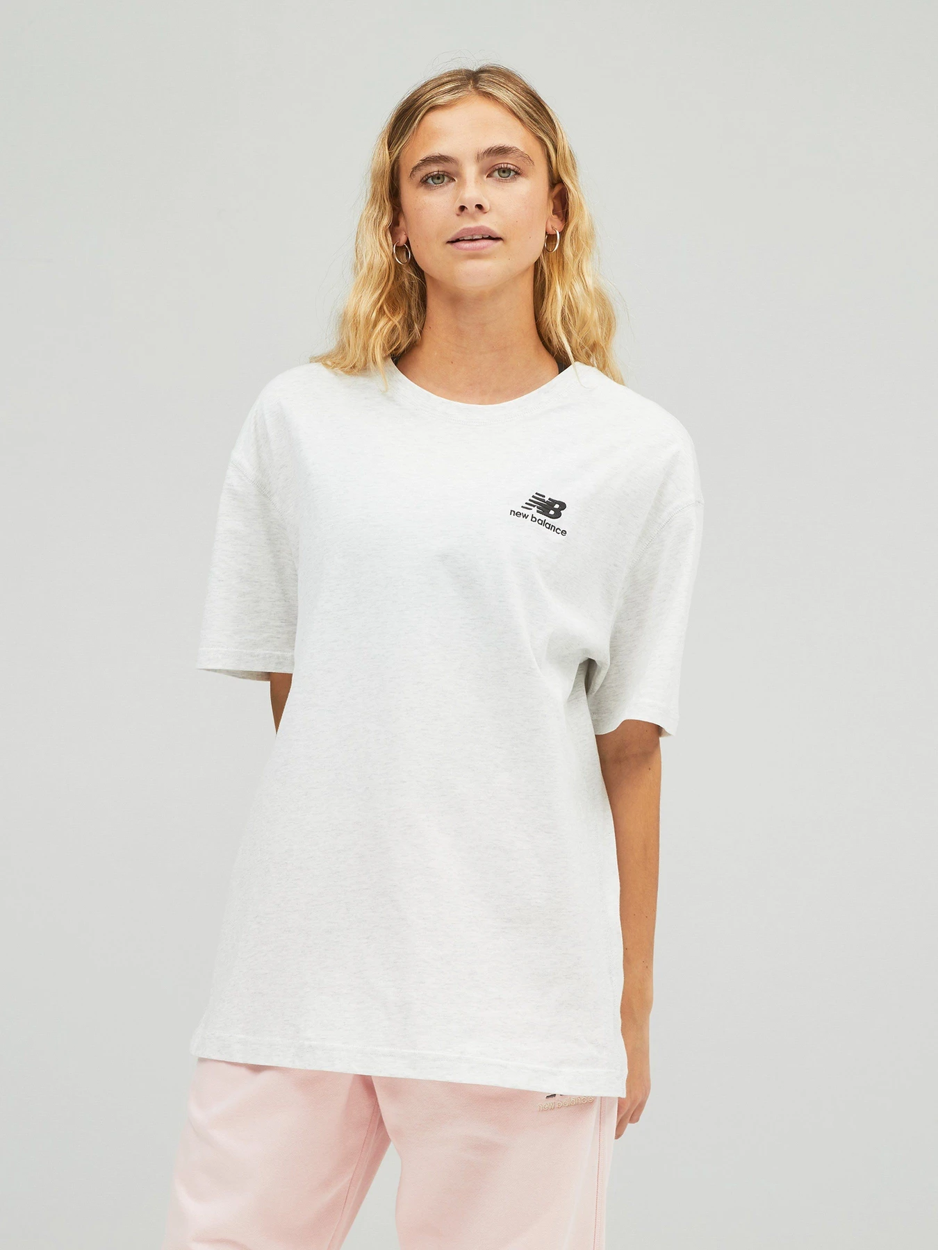 Футболки и поло New Balance Classic Logo модель UT21503SAH Футболки и поло New Balance Classic Logo модель UT21503SAH Фото