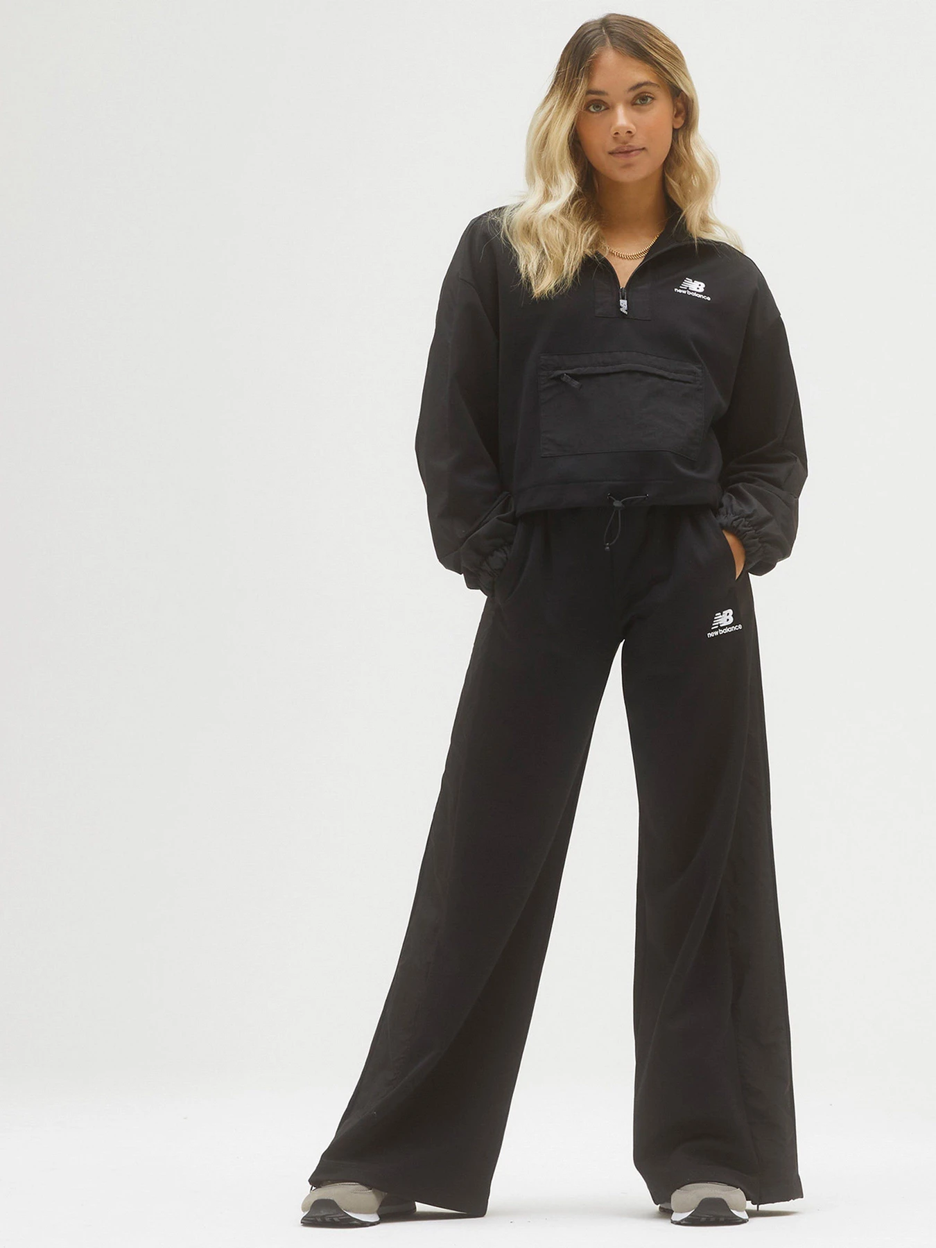Куртки и дубленки New Balance Athletics Amplified Qtr Zip модель WJ21501BK Фото
